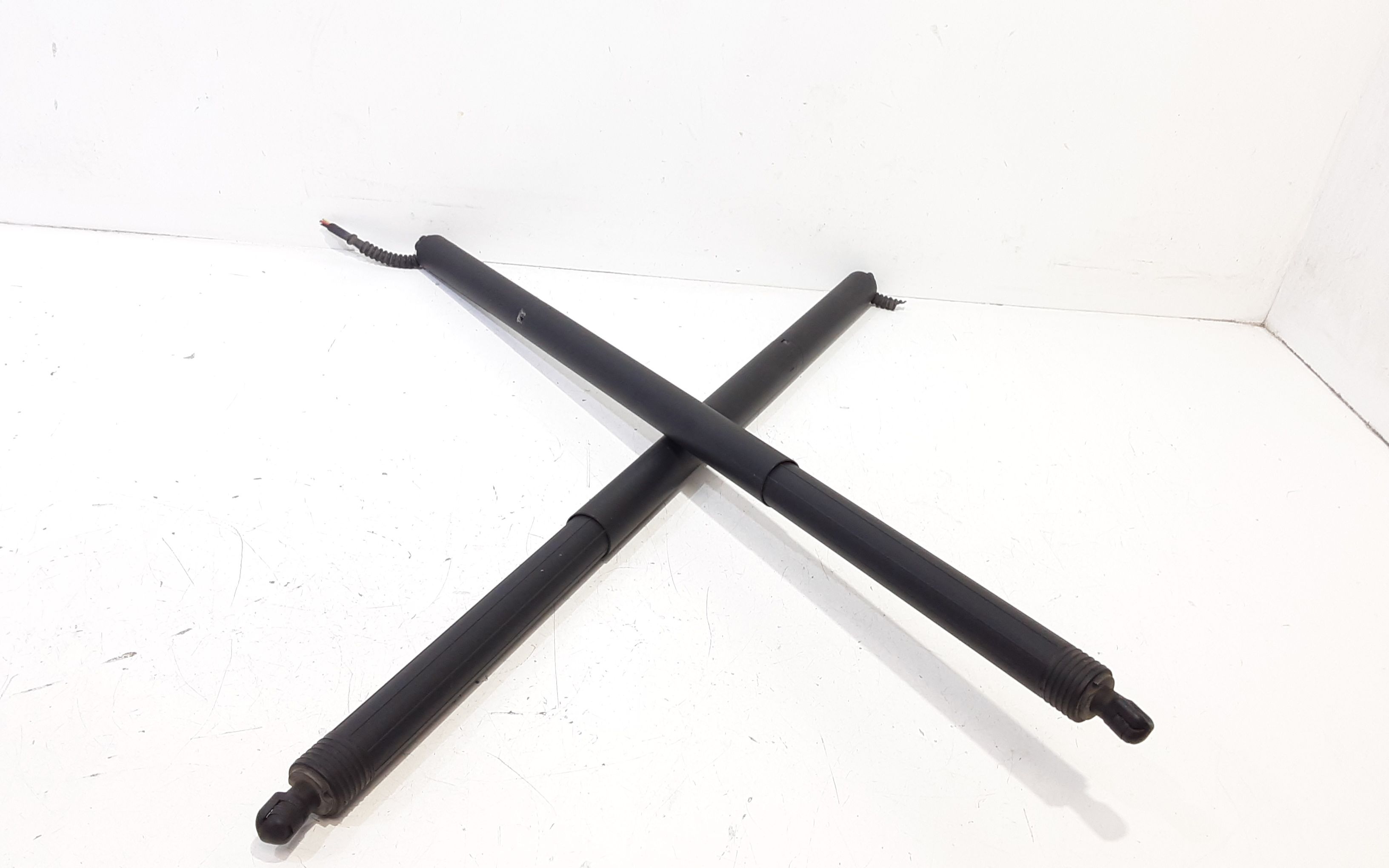 Pistoncini cofano Post. VOLKSWAGEN Multivan Serie (15>)