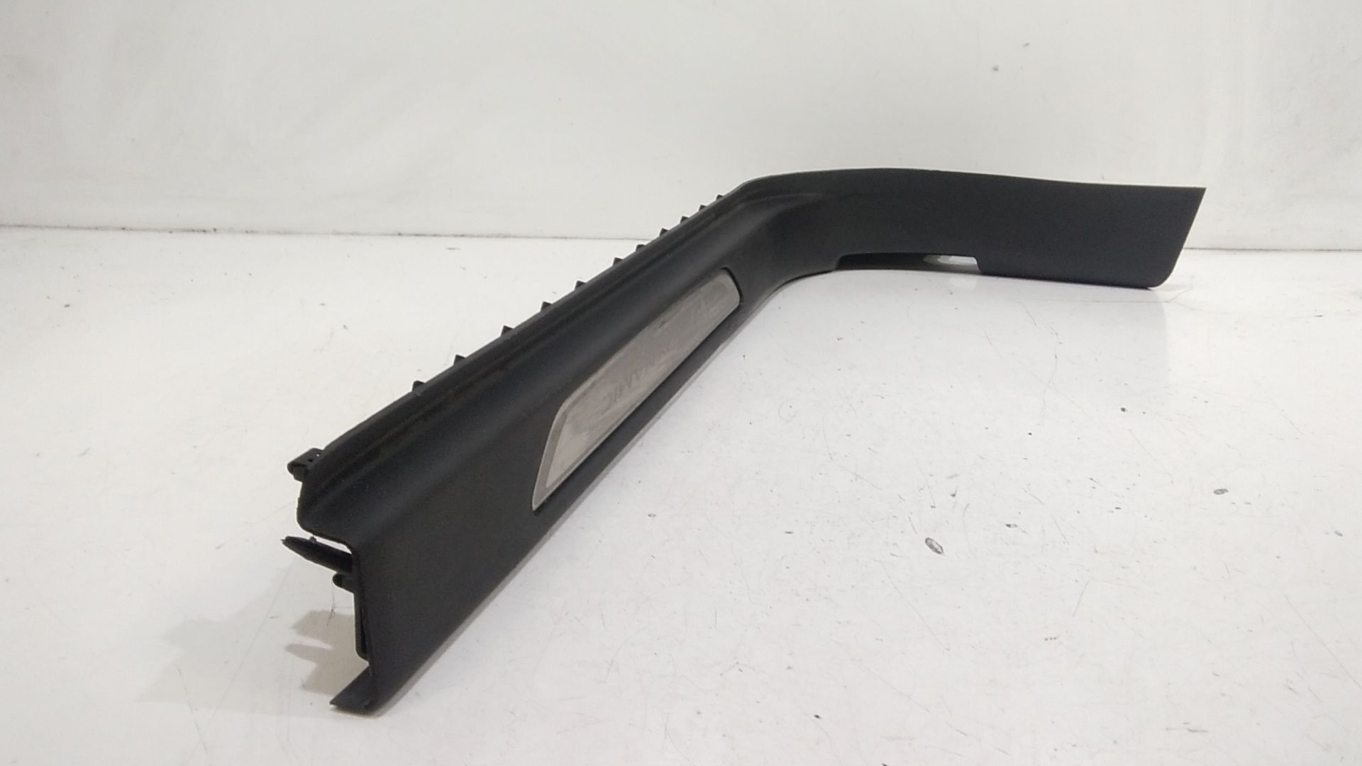 Batticalcagno anteriore sinistro JAGUAR E-Pace Serie  (17>)