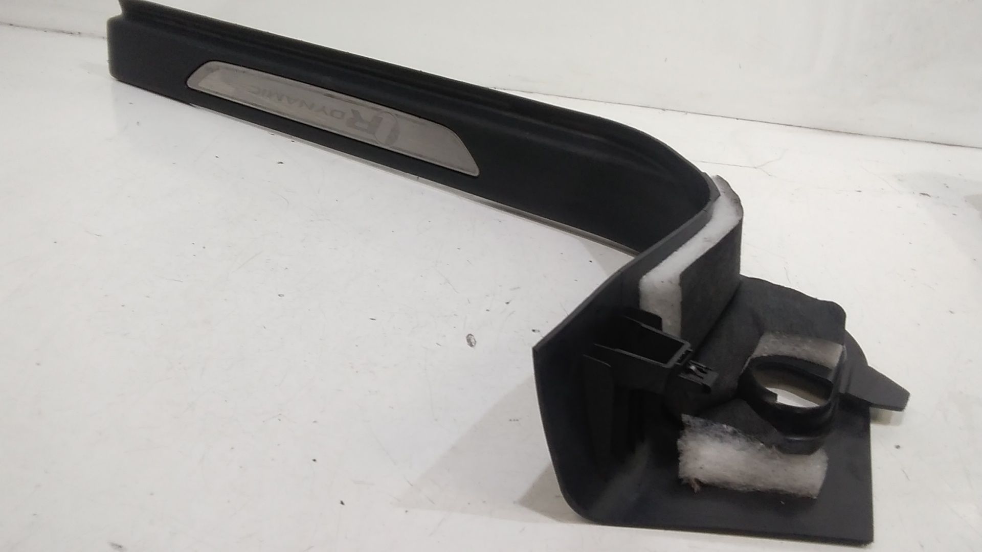 Batticalcagno anteriore sinistro JAGUAR E-Pace Serie  (17>)