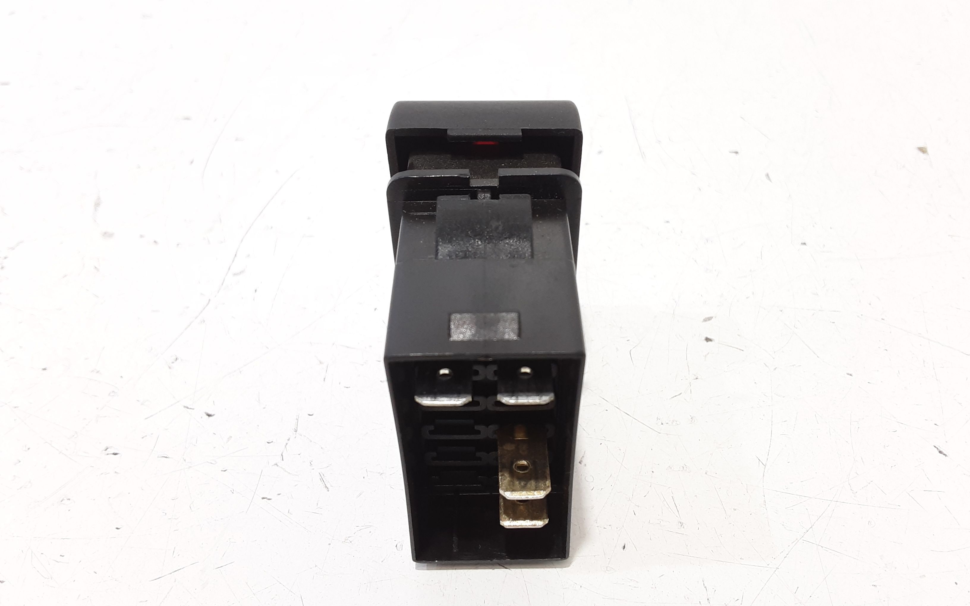 Pulsante luci di emergenza IVECO Stralis Serie 460 (13>)