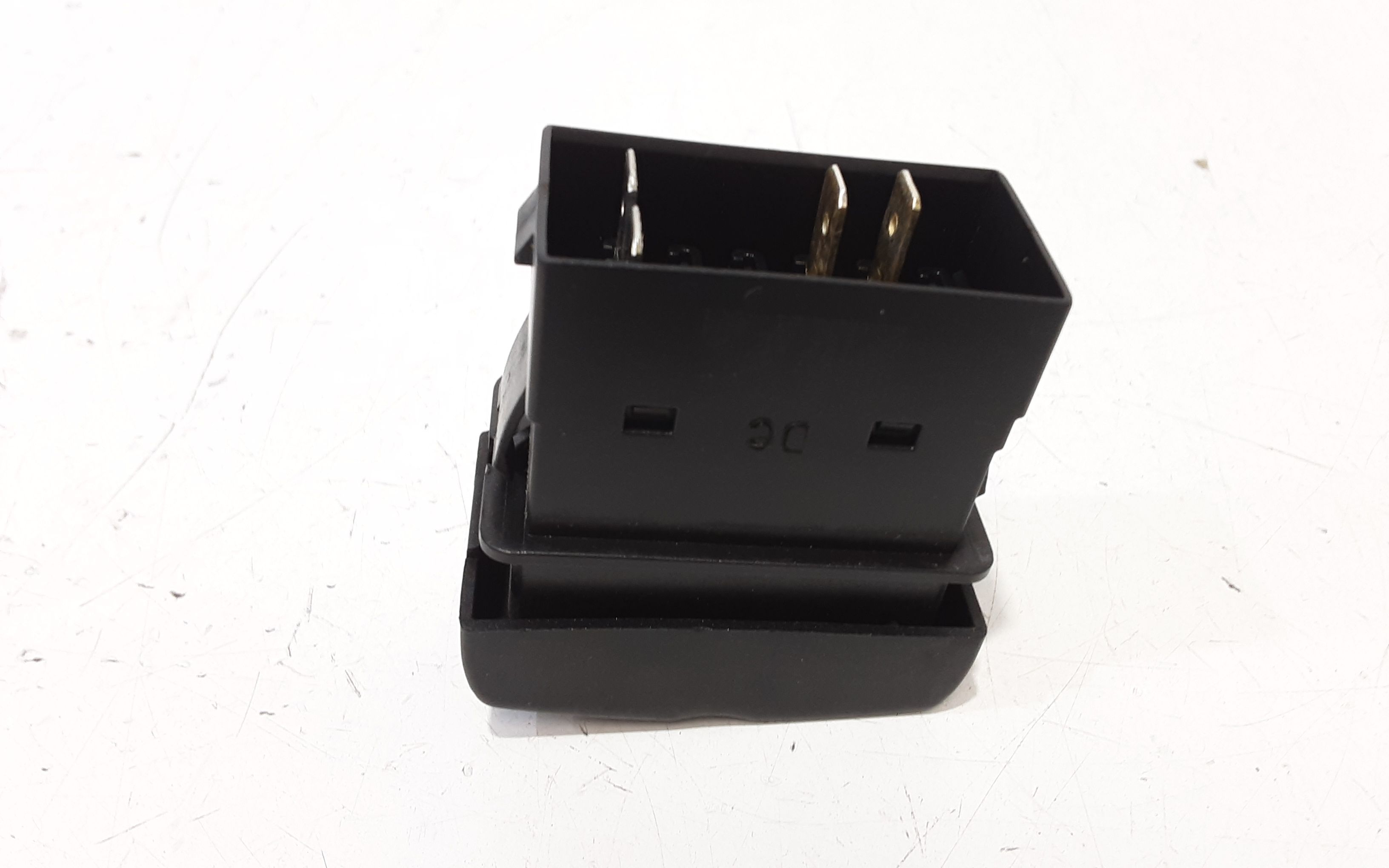 Pulsante luci di emergenza IVECO Stralis Serie 460 (13>)