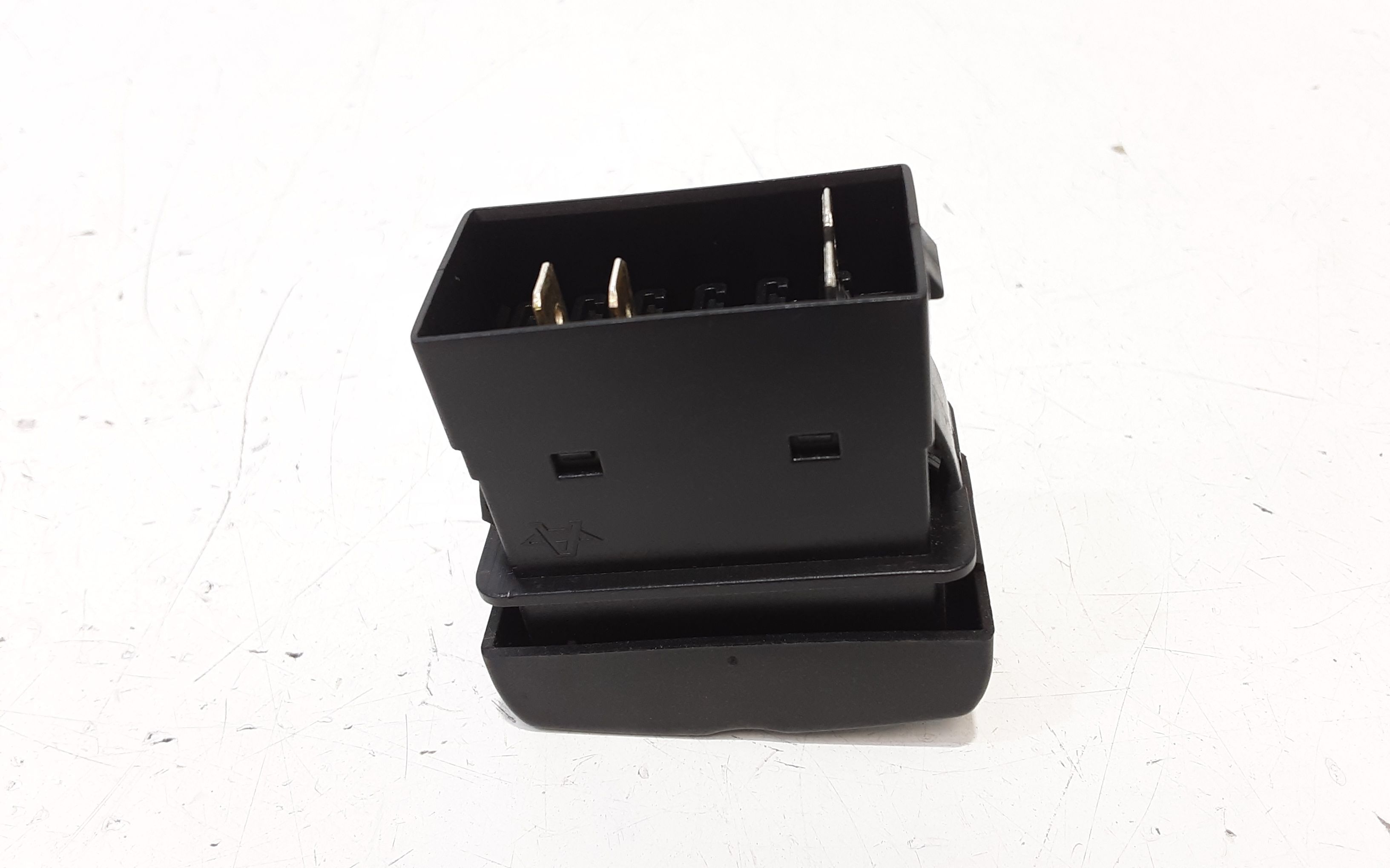 Pulsante luci di emergenza IVECO Stralis Serie 460 (13>)