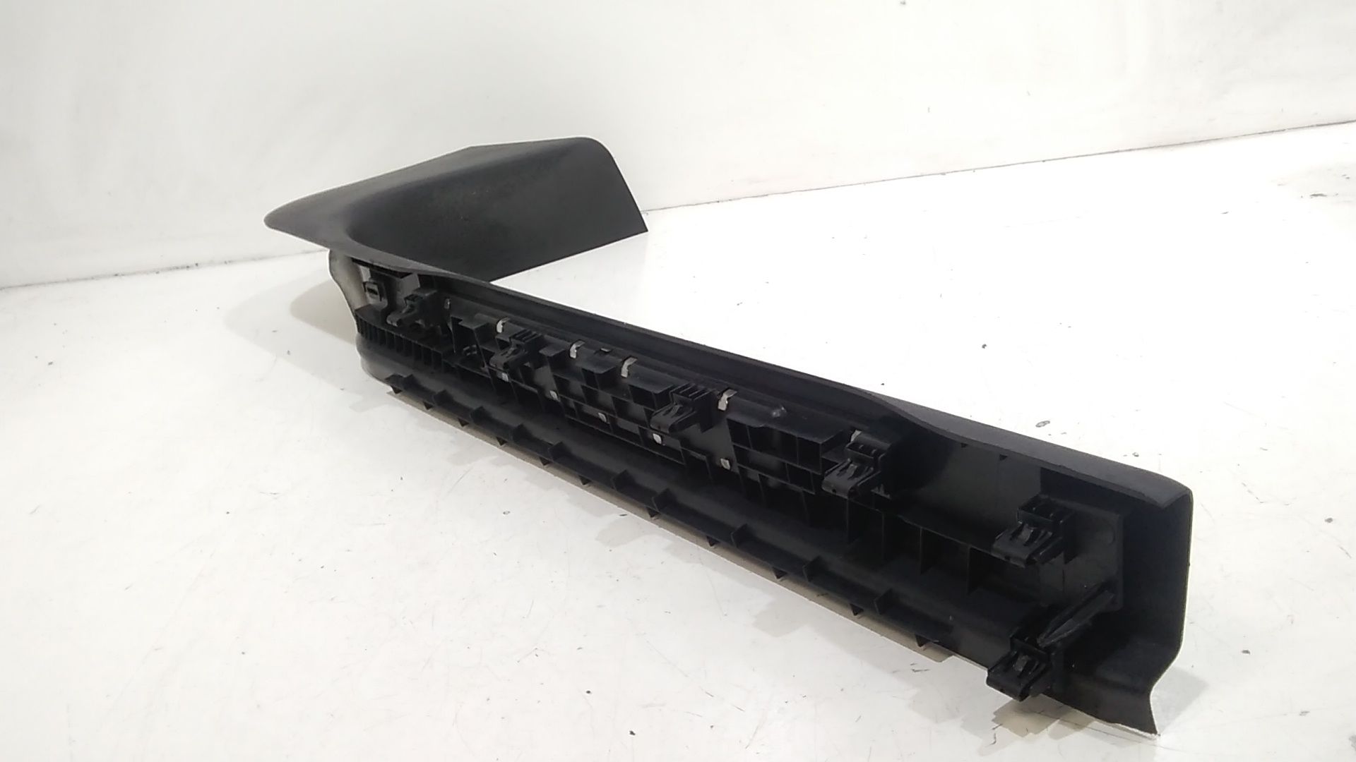 Batticalcagno Anteriore Destro JAGUAR E-Pace Serie  (17>)