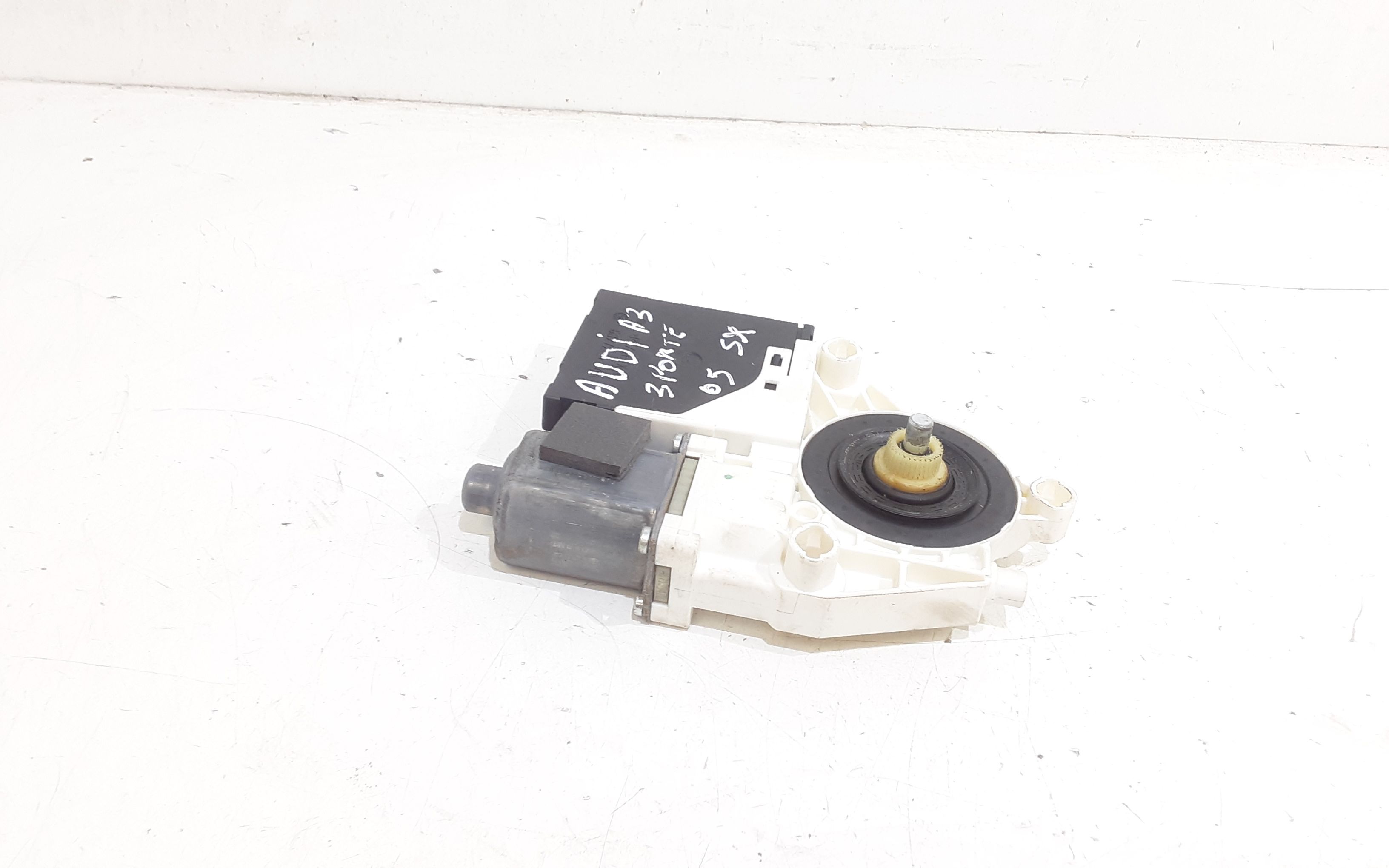 Motorino Alzavetro anteriore Sinistro AUDI A3 Serie (8P1) (03>05)