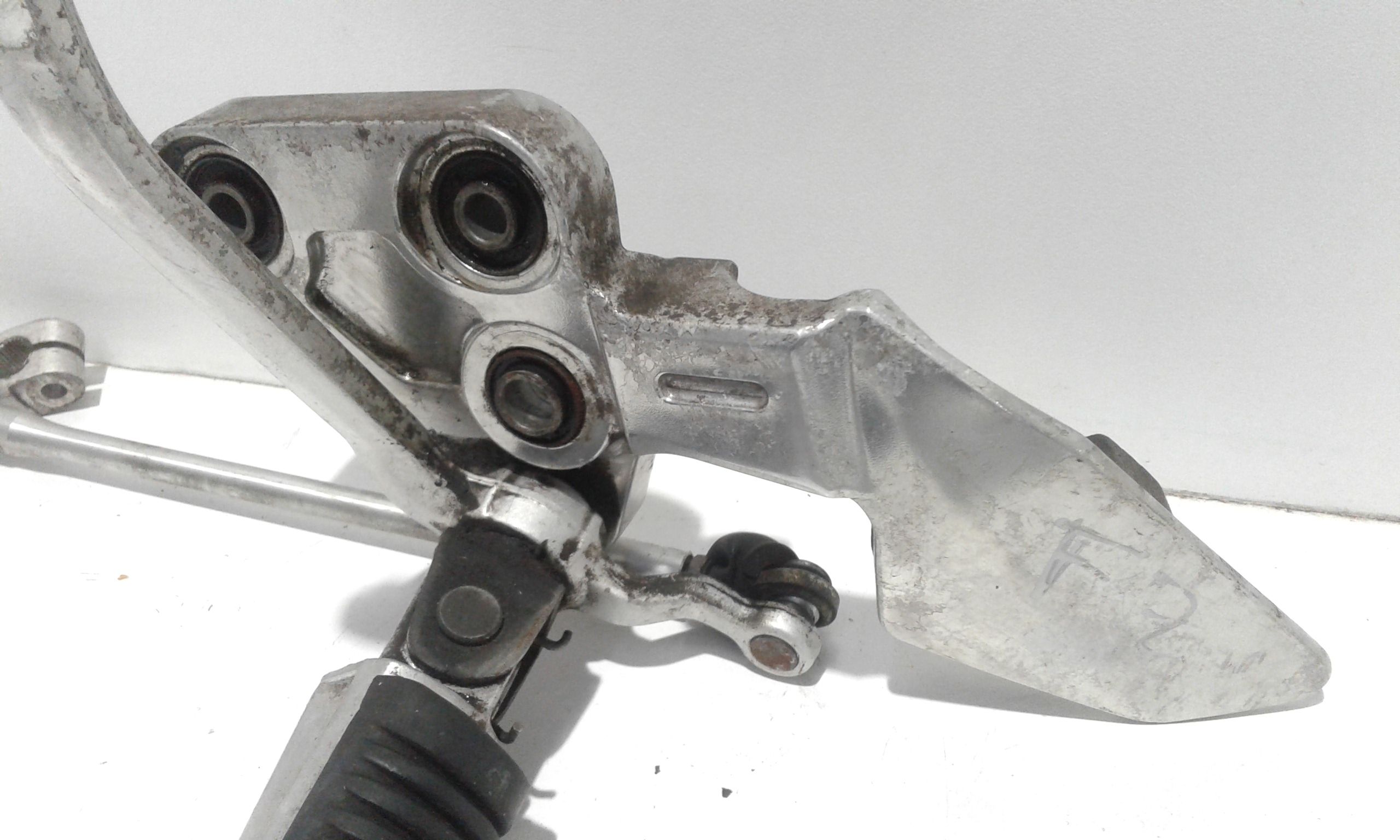 Staffa supporto pedale marce Yamaha Fazer 1000cc (08>)