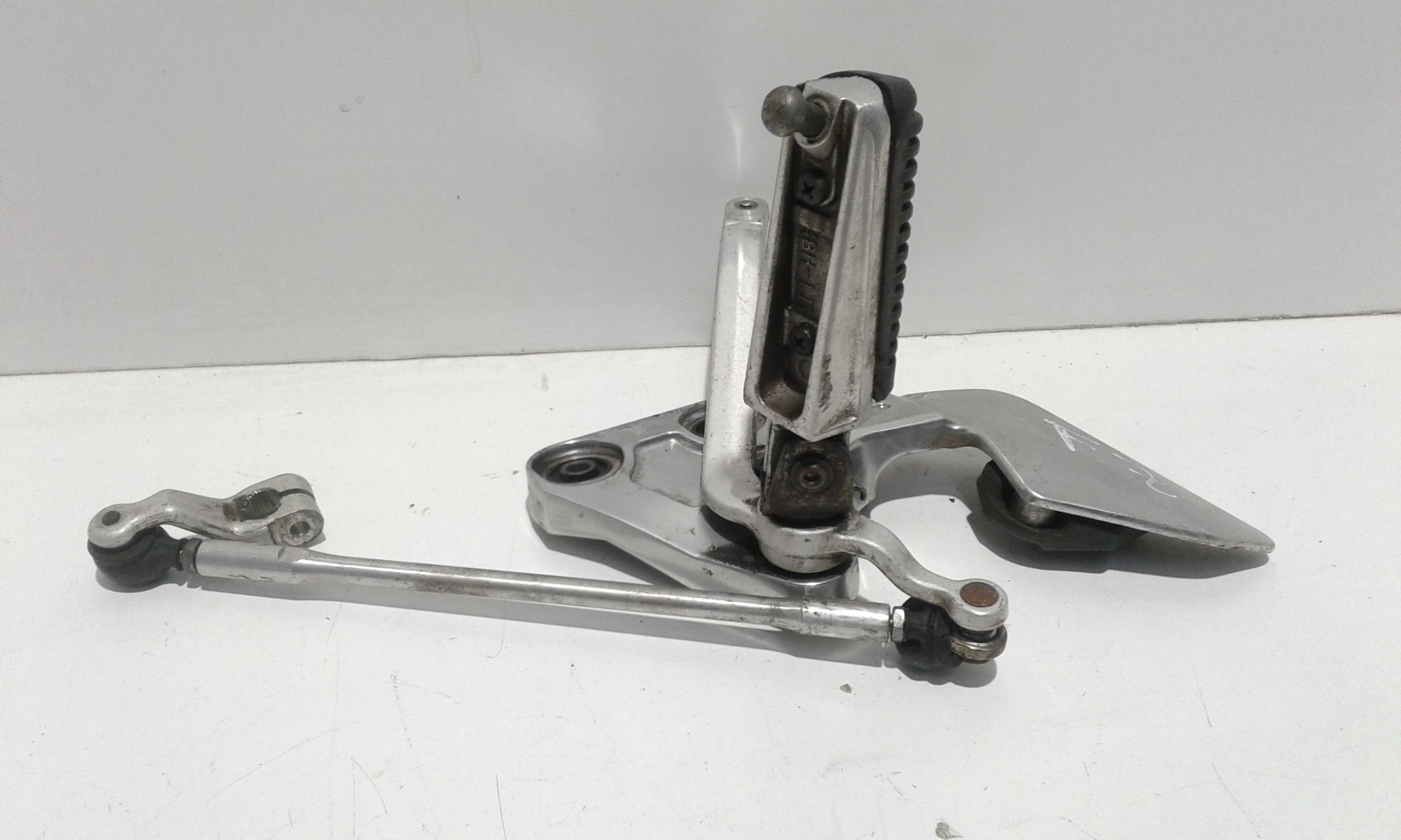 Staffa supporto pedale marce Yamaha Fazer 1000cc (08>)