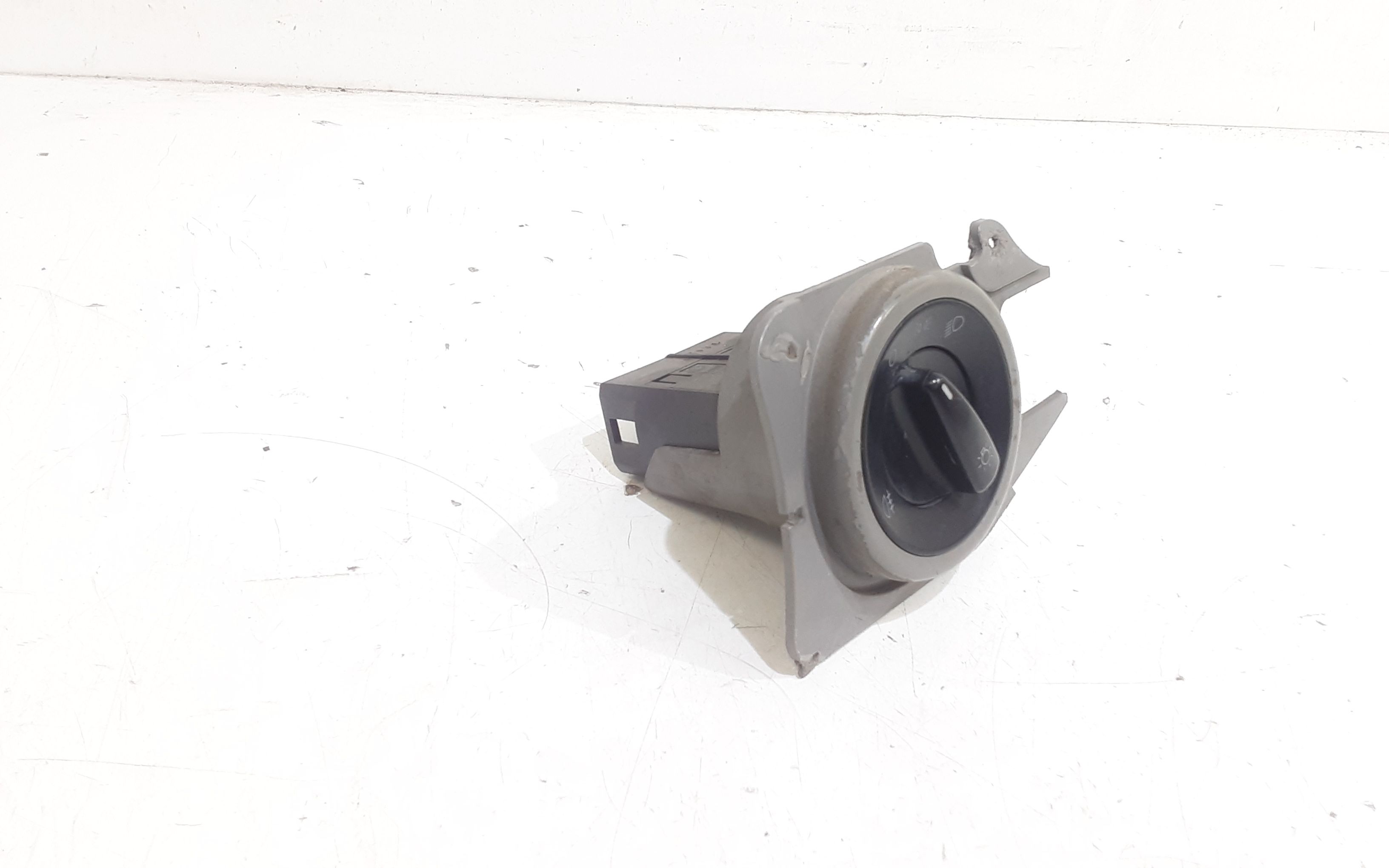 Interruttore comando luci VOLKSWAGEN New Beetle 1 Serie