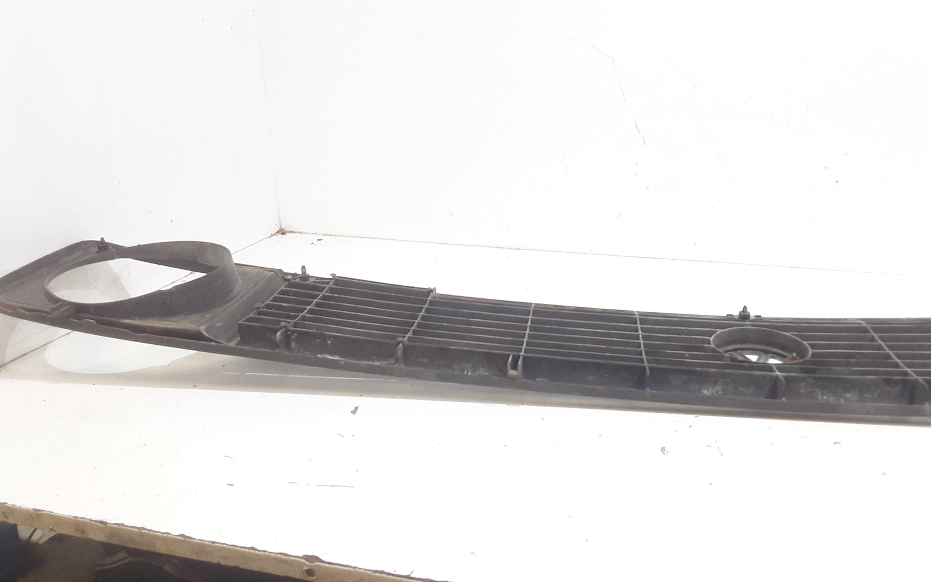 Mascherina anteriore VOLKSWAGEN Transporter Serie T2 (79>92)