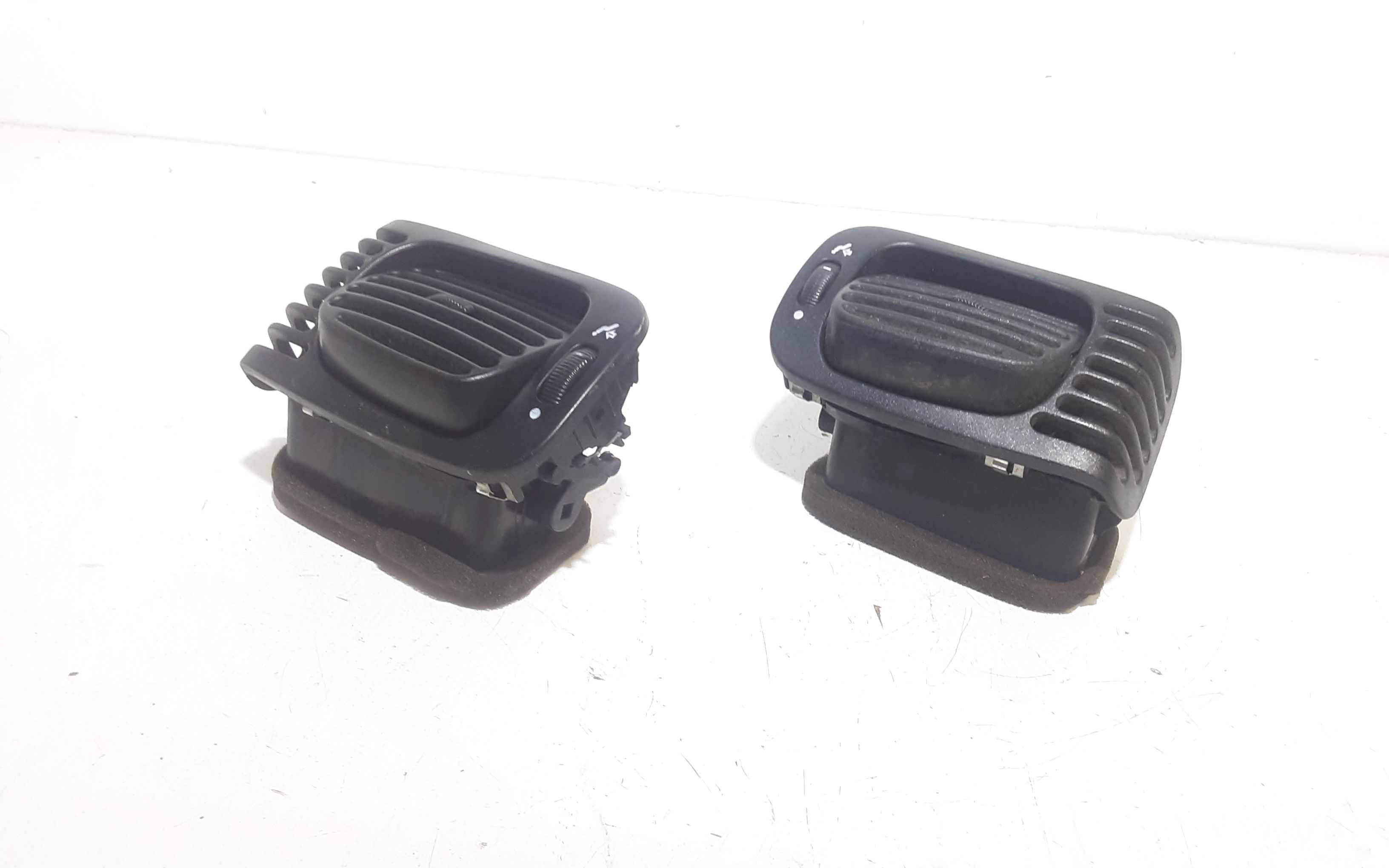 Bocchette aria cruscotto DX e SX TATA Indica 1  Serie