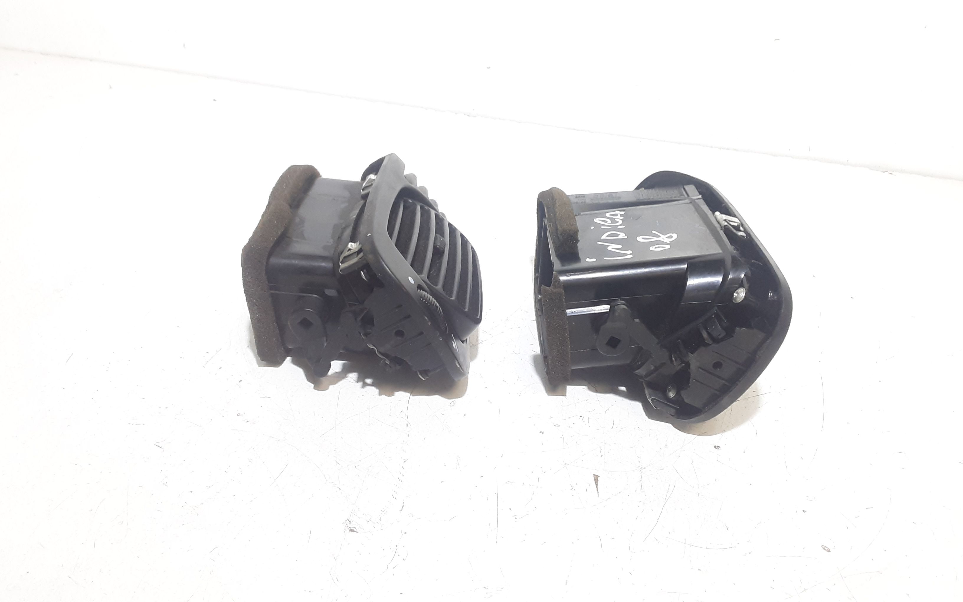 Bocchette aria cruscotto DX e SX TATA Indica 1  Serie