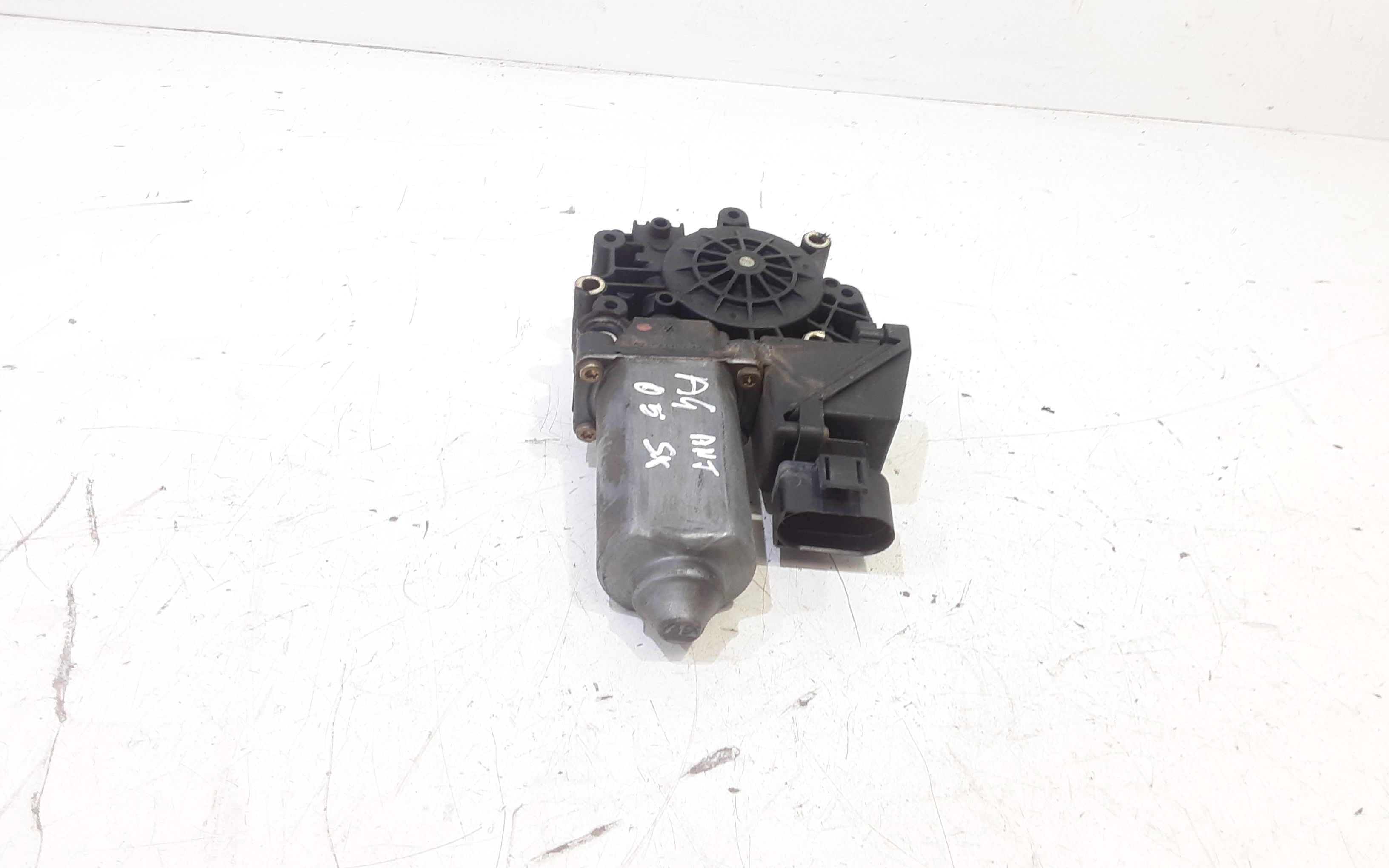 Motorino Alzavetro anteriore Sinistro AUDI A4 Avant (8D) (97>00)