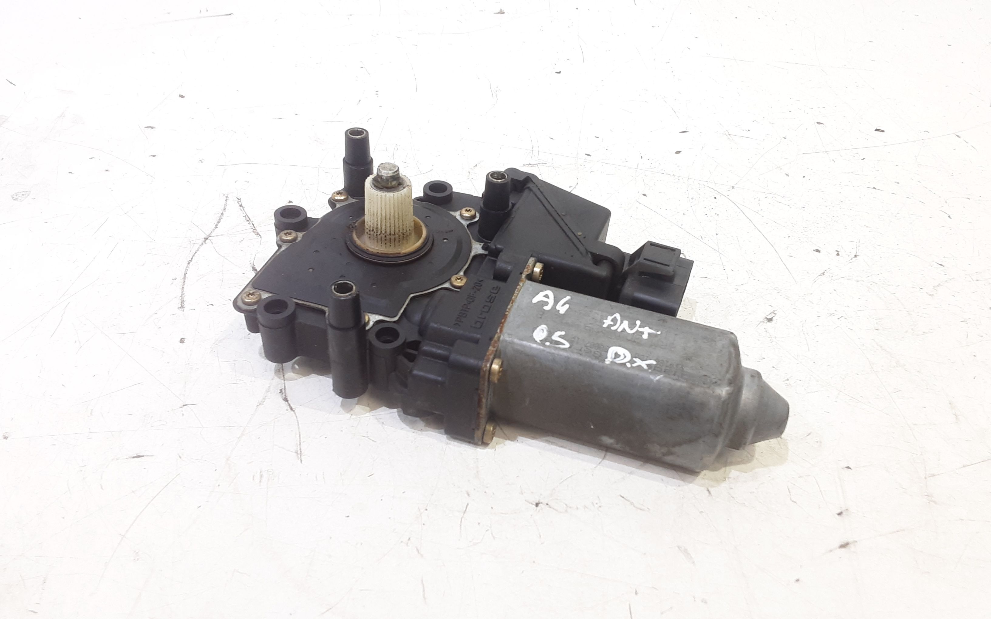 Motorino Alzavetro anteriore destra AUDI A4 Avant (8D) (97>00)