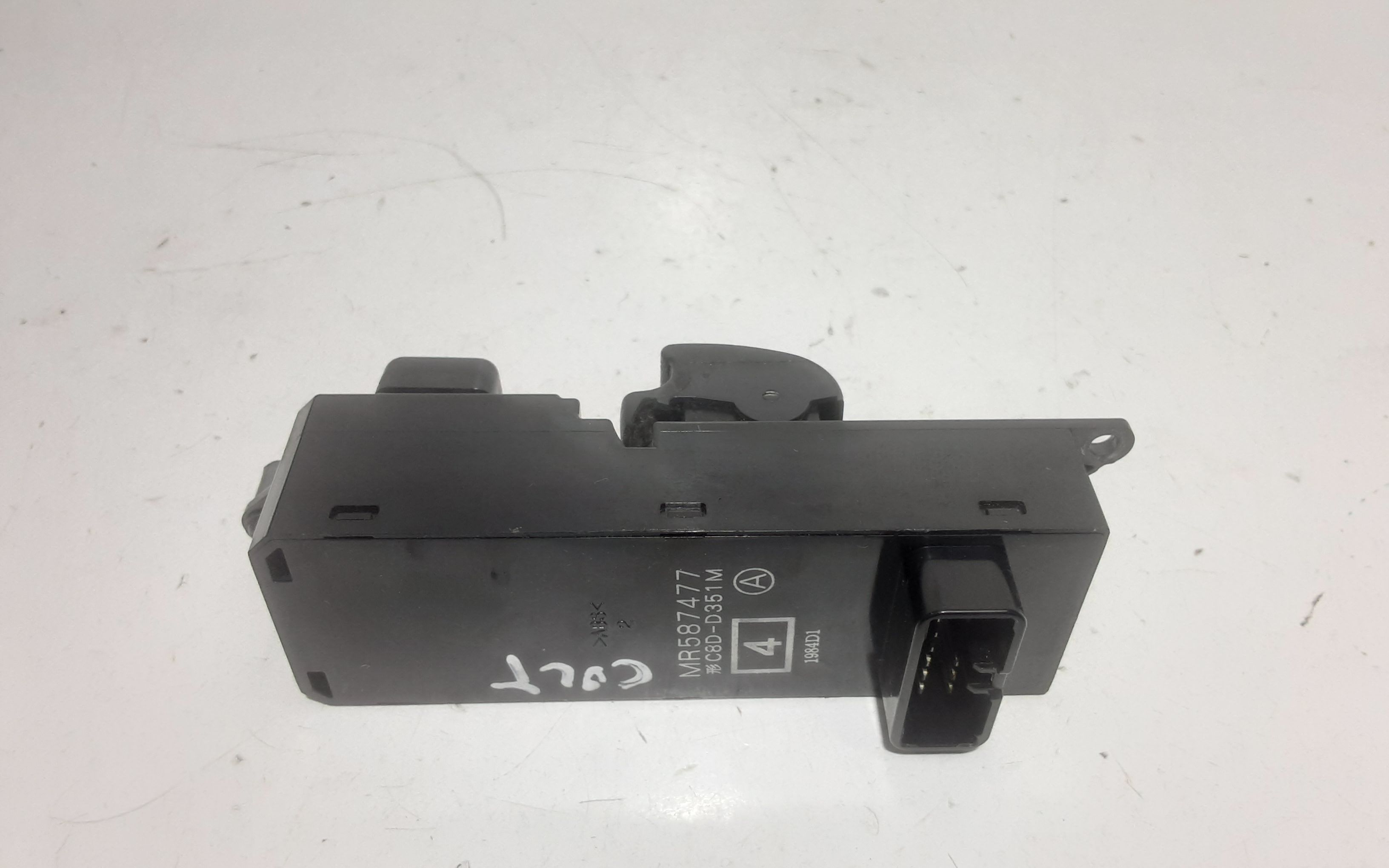 Pulsantiera anteriore sinistra Guida MITSUBISHI Colt Serie 5P (Z) (06>12)