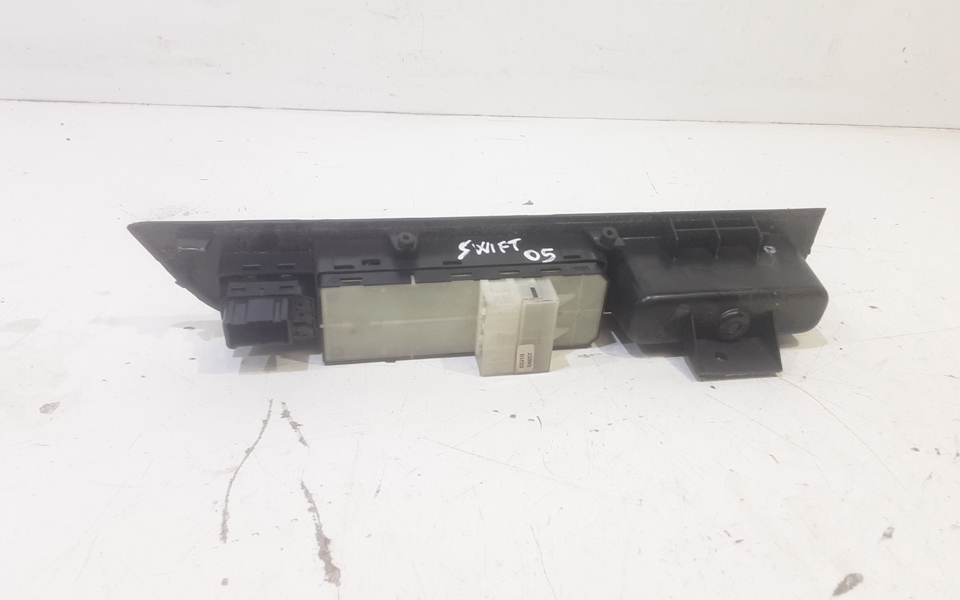 Pulsantiera anteriore sinistra Guida SUZUKI Swift 4 Serie (04>10)