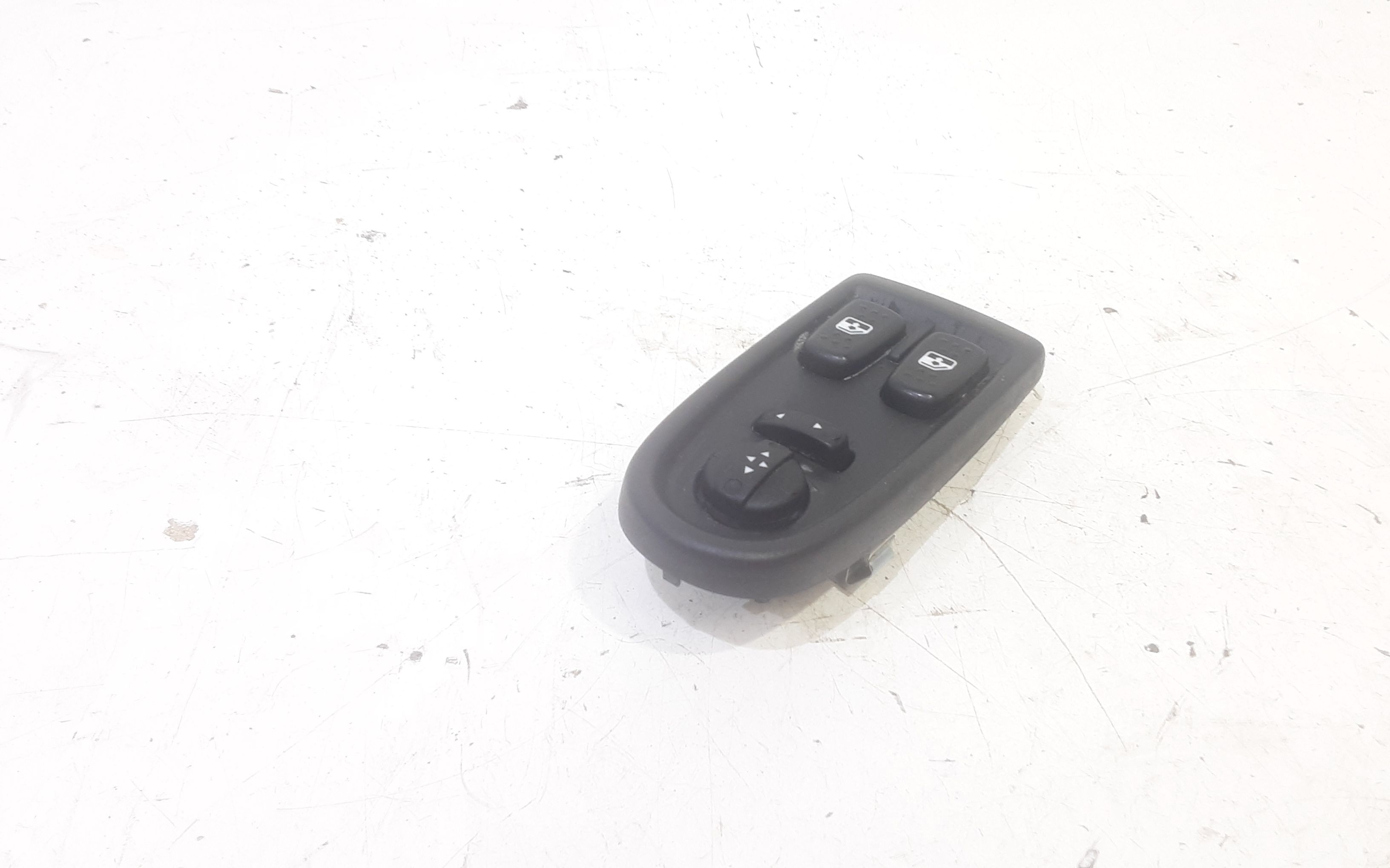 Pulsantiera anteriore sinistra Guida IVECO Daily 4 Serie