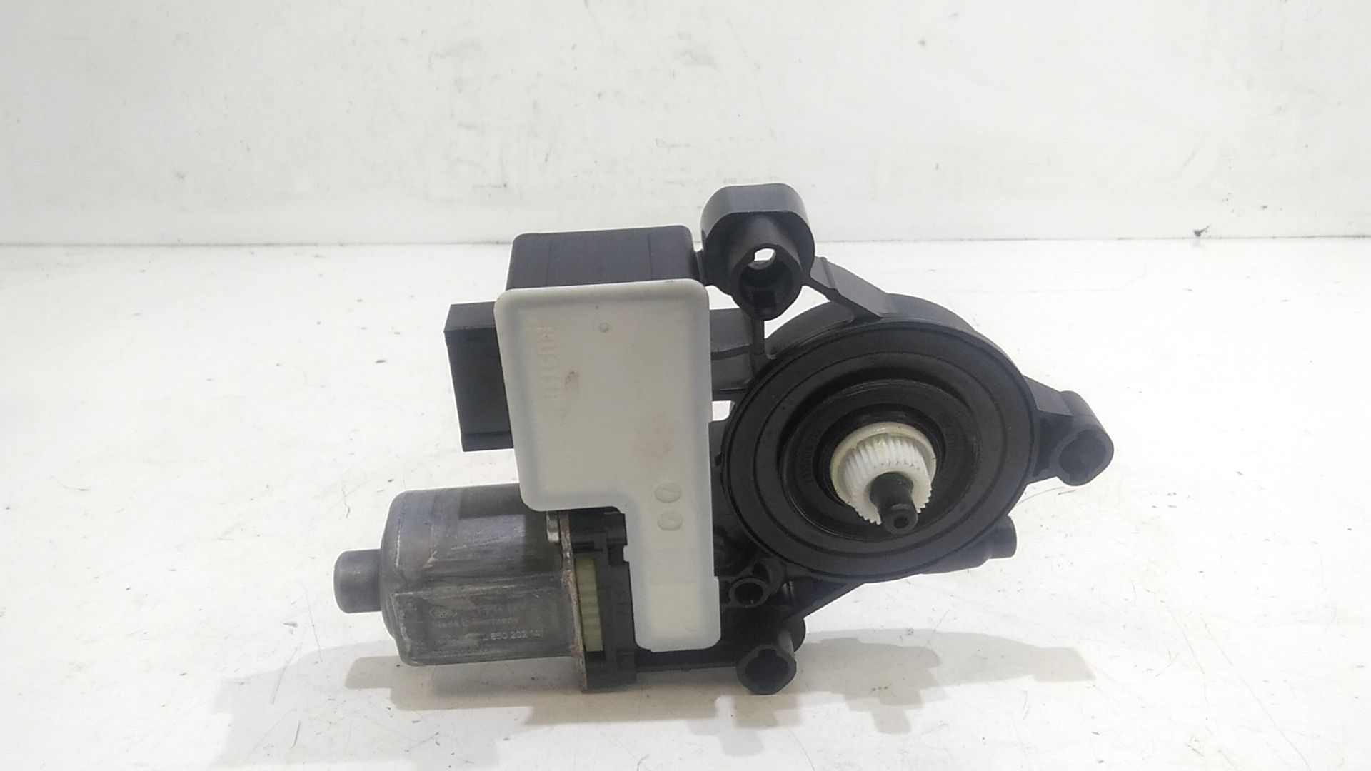 Motorino Alzavetro posteriore destra VOLKSWAGEN Golf Serie VIII (19>)