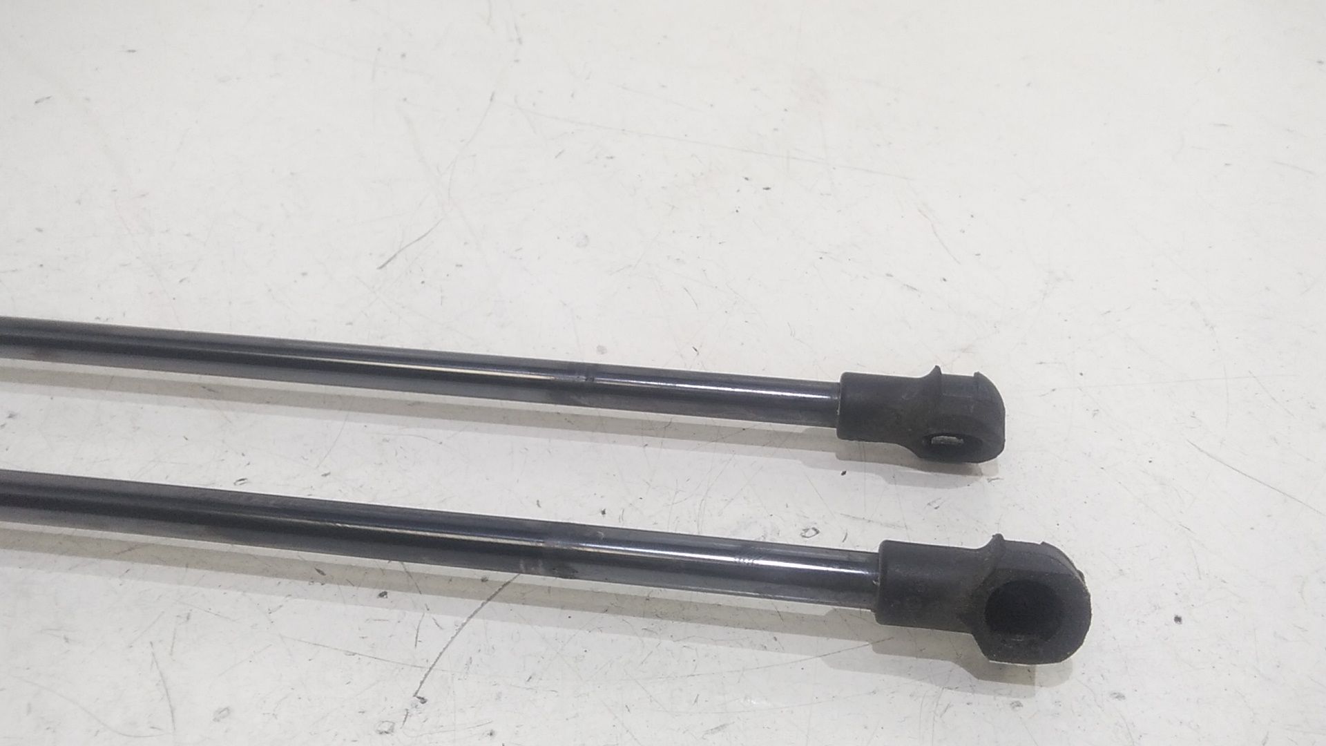 Pistoncini cofano Post. VOLKSWAGEN Golf Serie VIII (19>)