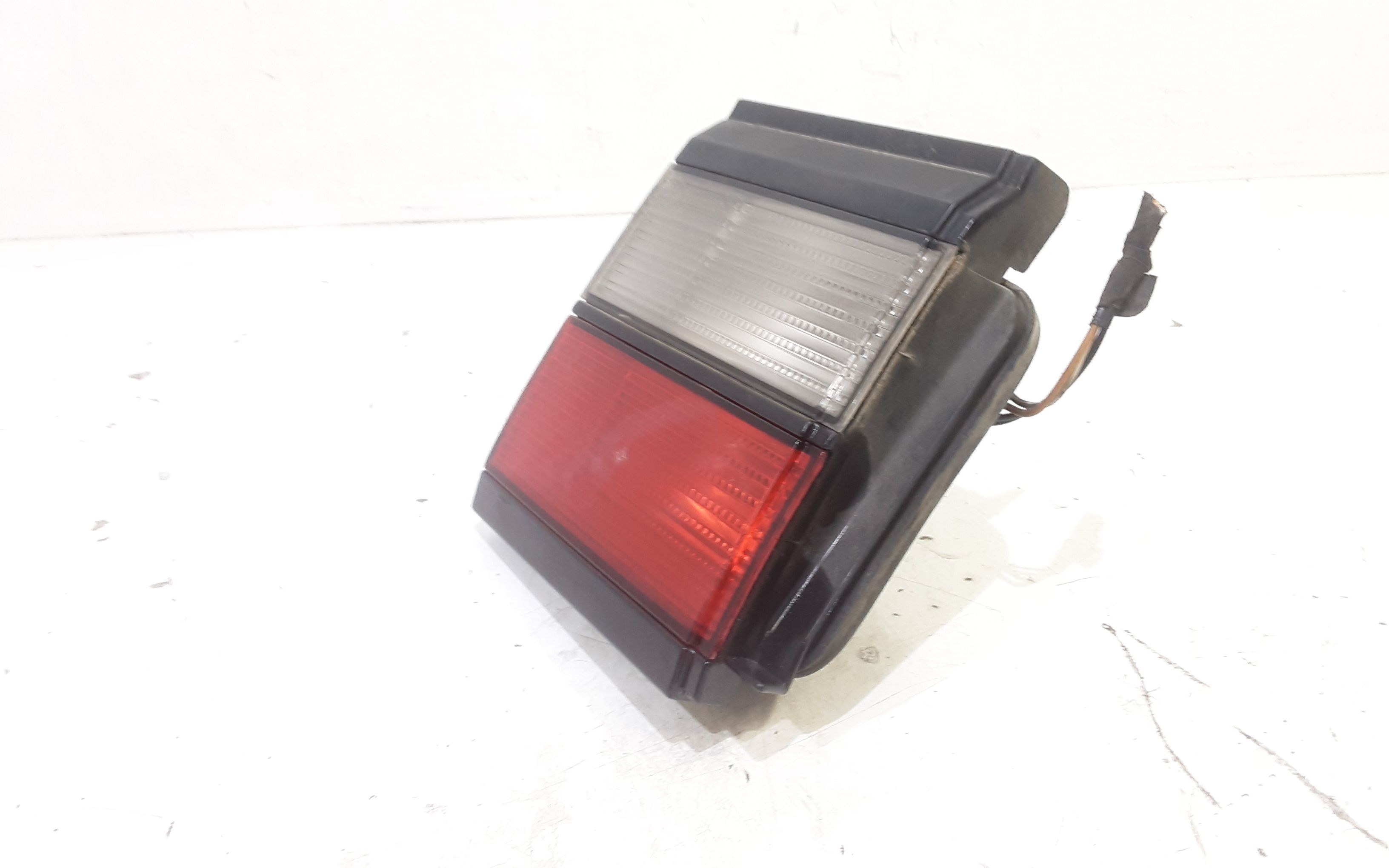 Stop Posteriore Sinistro Integrato nel Portello VOLKSWAGEN Passat Berlina 2 Serie