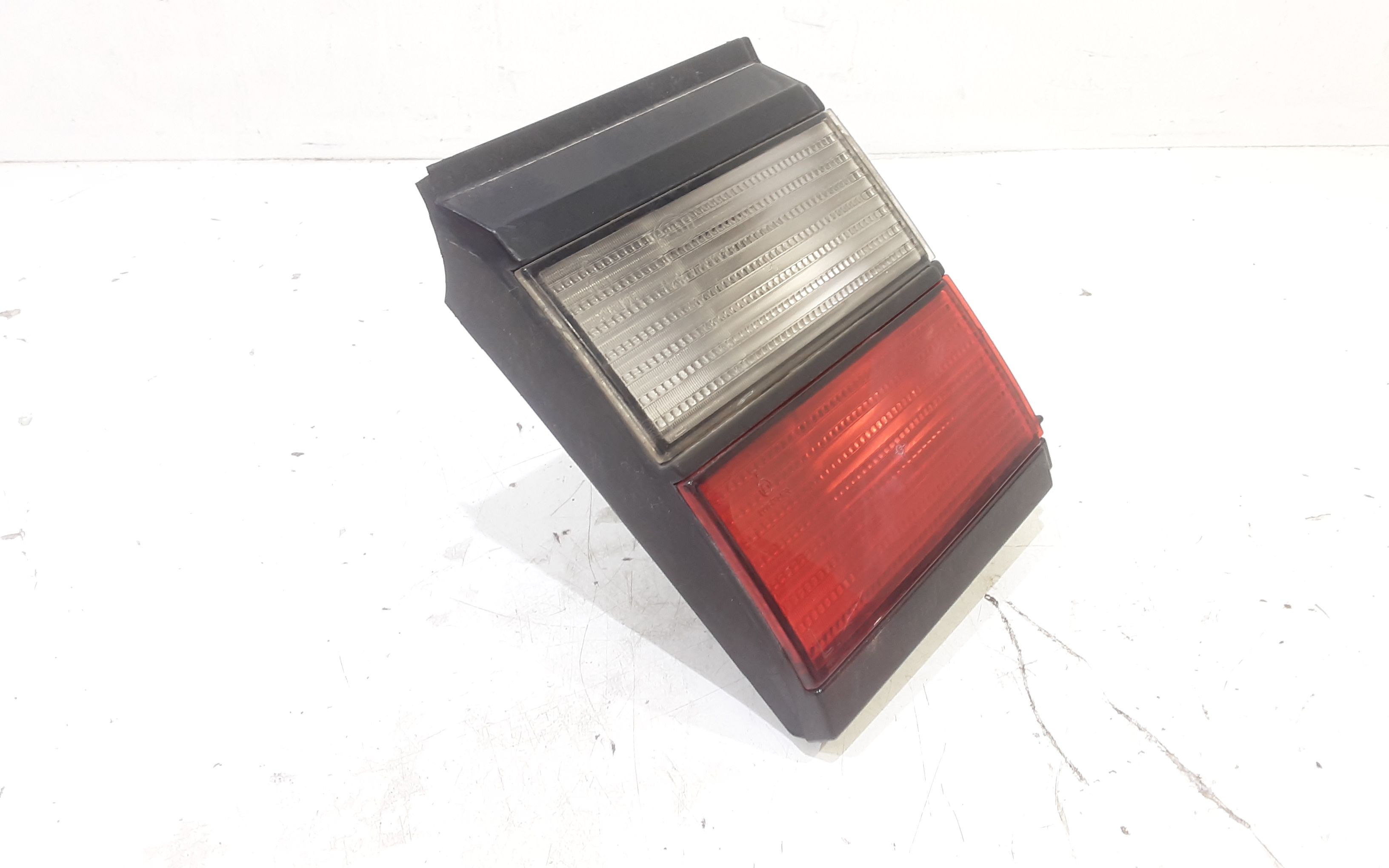 Stop Posteriore Sinistro Integrato nel Portello VOLKSWAGEN Passat Berlina 2 Serie