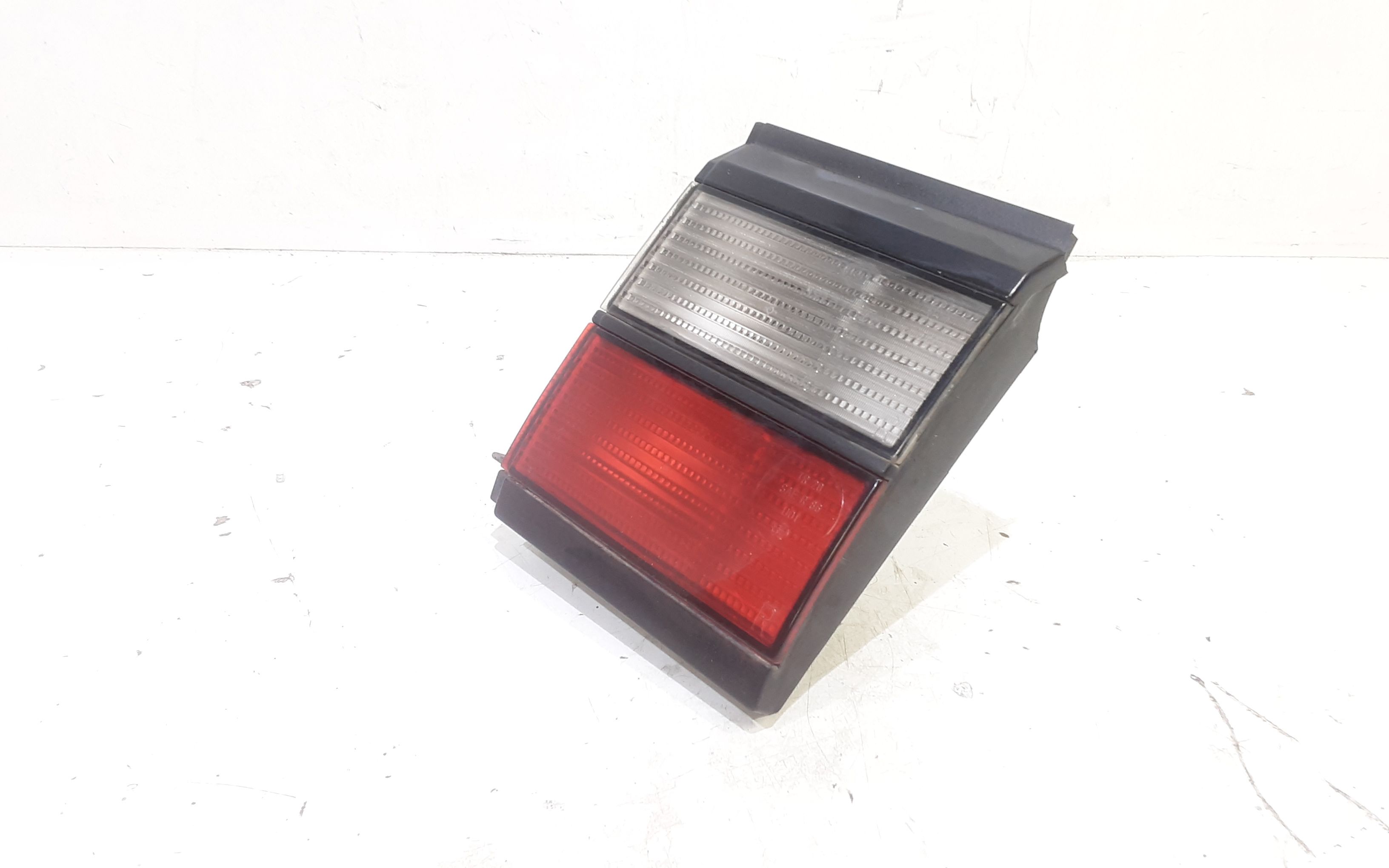 Stop Posteriore Destro Integrato nel Portello VOLKSWAGEN Passat Berlina 2 Serie