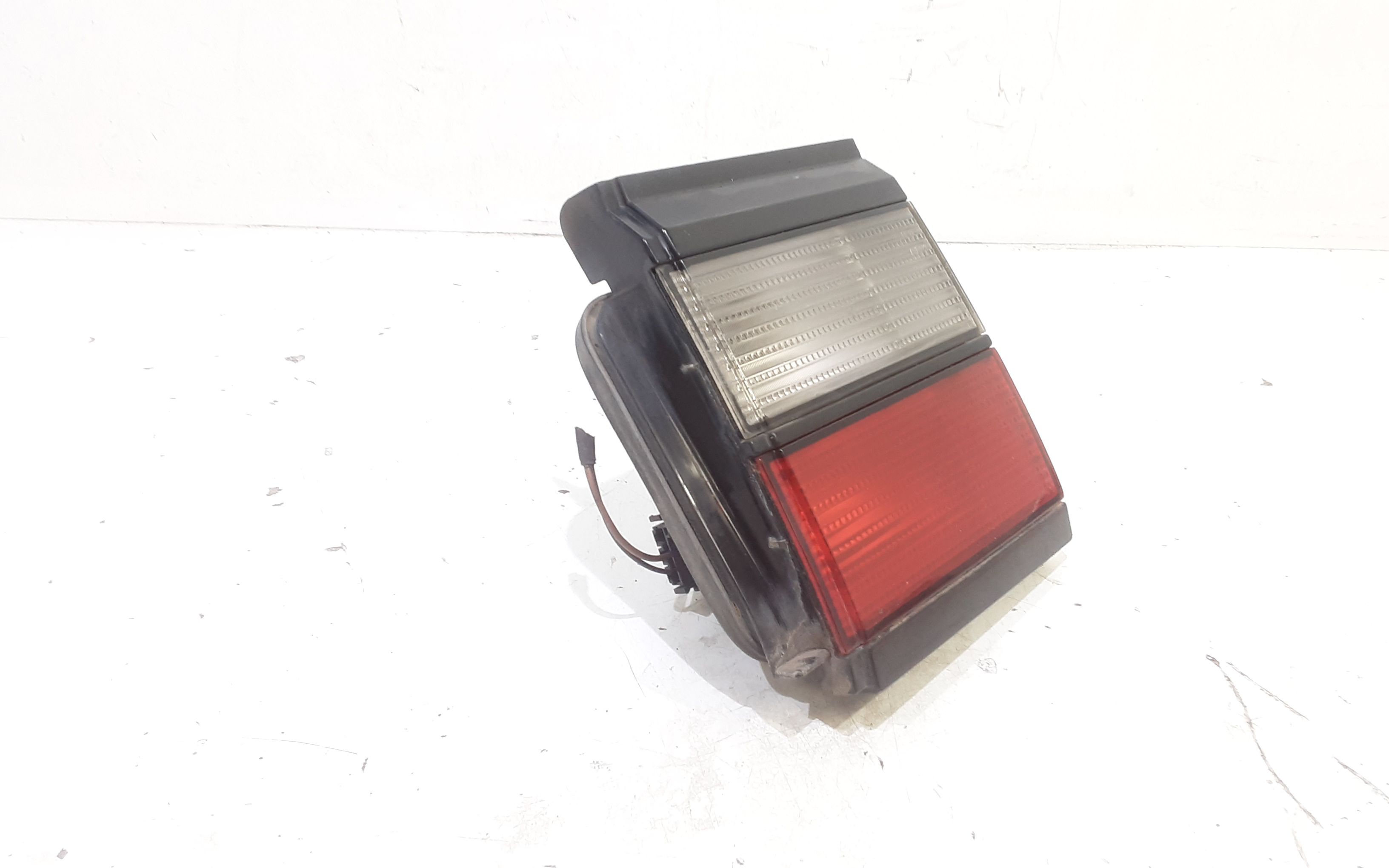 Stop Posteriore Destro Integrato nel Portello VOLKSWAGEN Passat Berlina 2 Serie