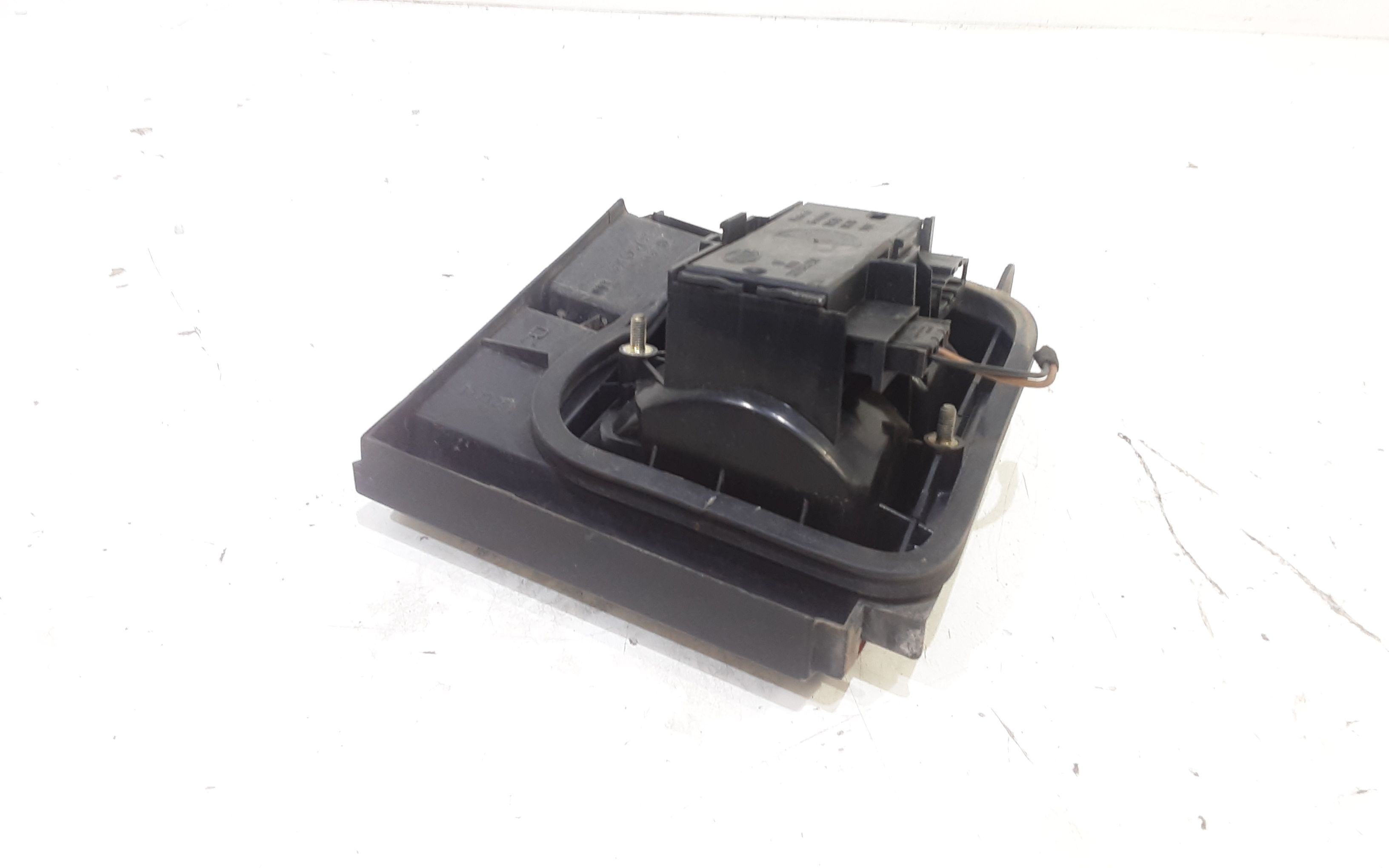 Stop Posteriore Destro Integrato nel Portello VOLKSWAGEN Passat Berlina 2 Serie