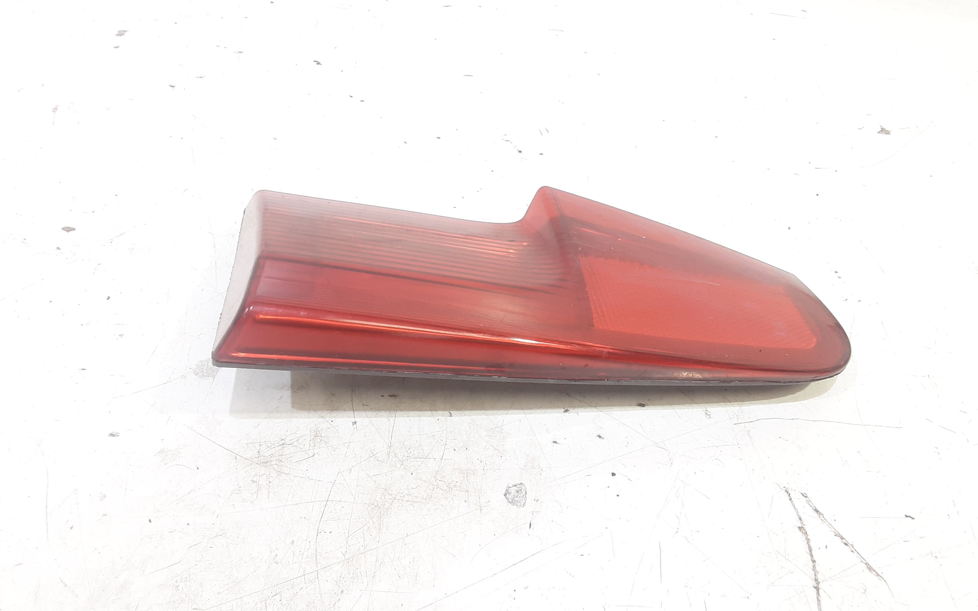 Catarifrangente riflettore portellone DX passegg. FIAT Punto Berlina 3P 3 Serie