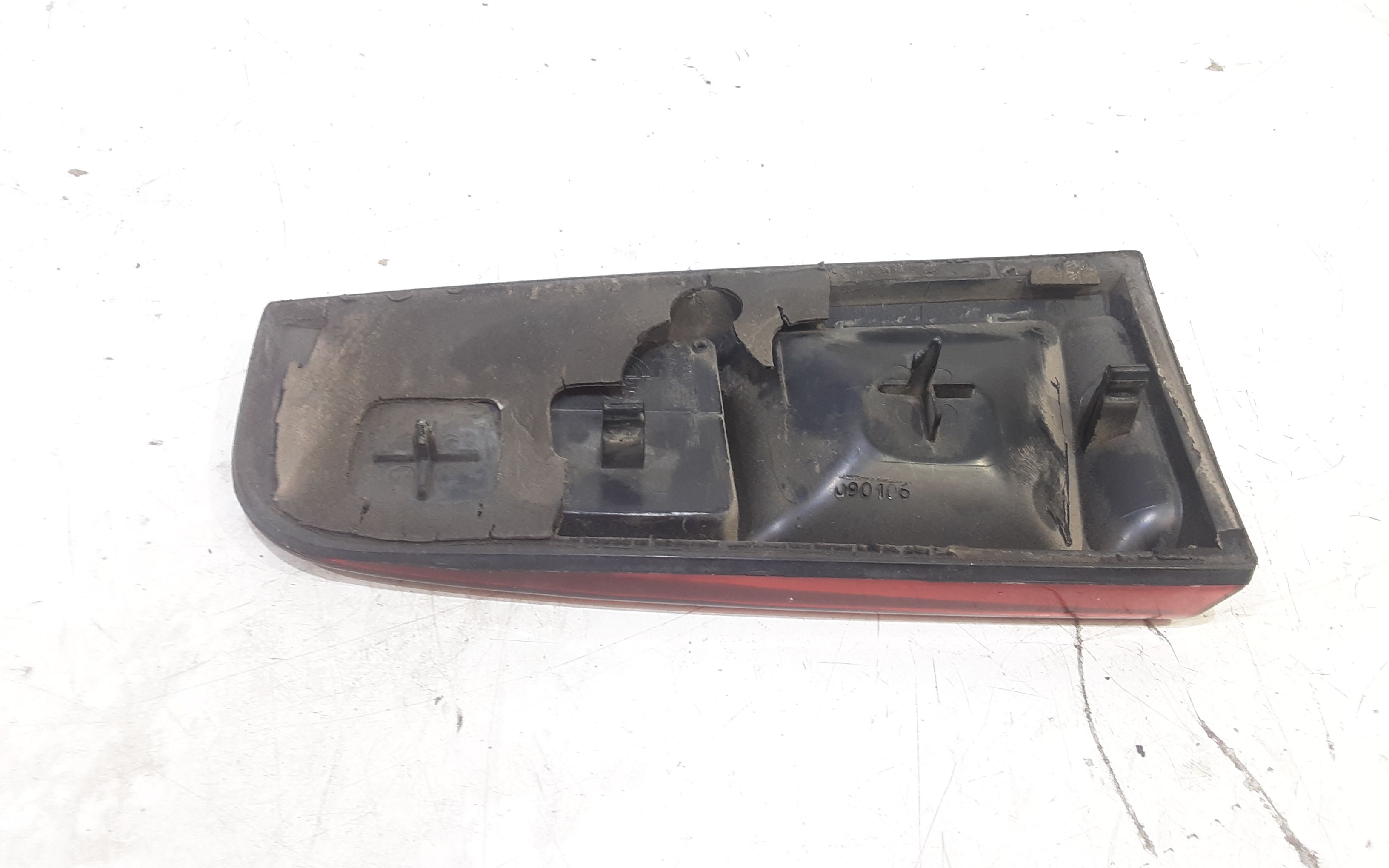 Catarifrangente riflettore portellone DX passegg. FIAT Punto Berlina 3P 3 Serie