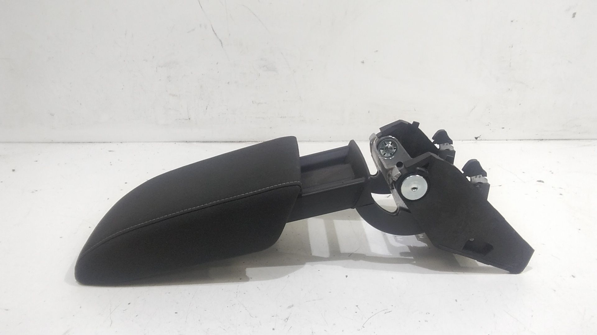 Bracciolo centrale VOLKSWAGEN Golf Serie VIII (19>)