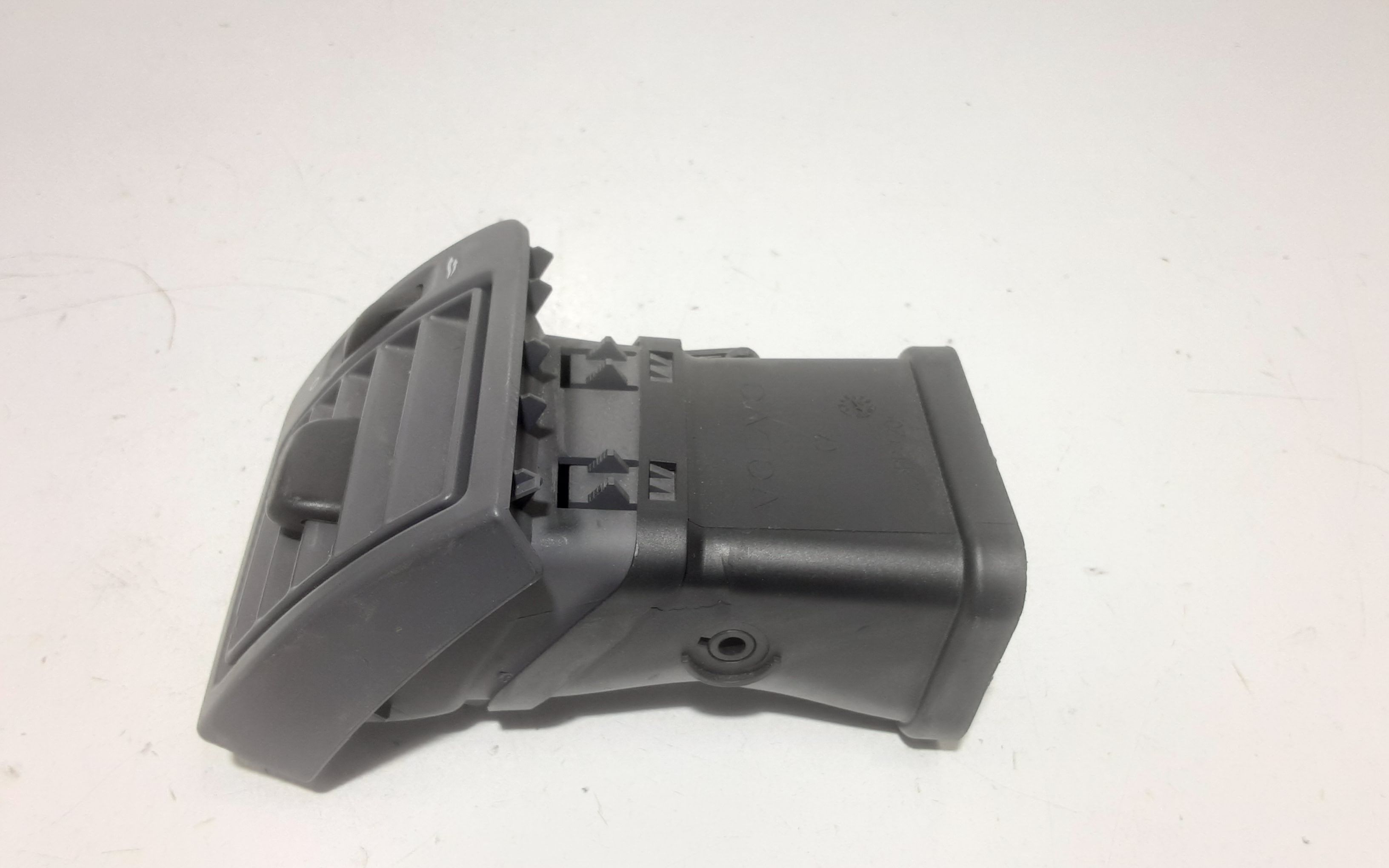 Bocchetta aria cruscotto lato passeggero VOLVO V50 1 Serie