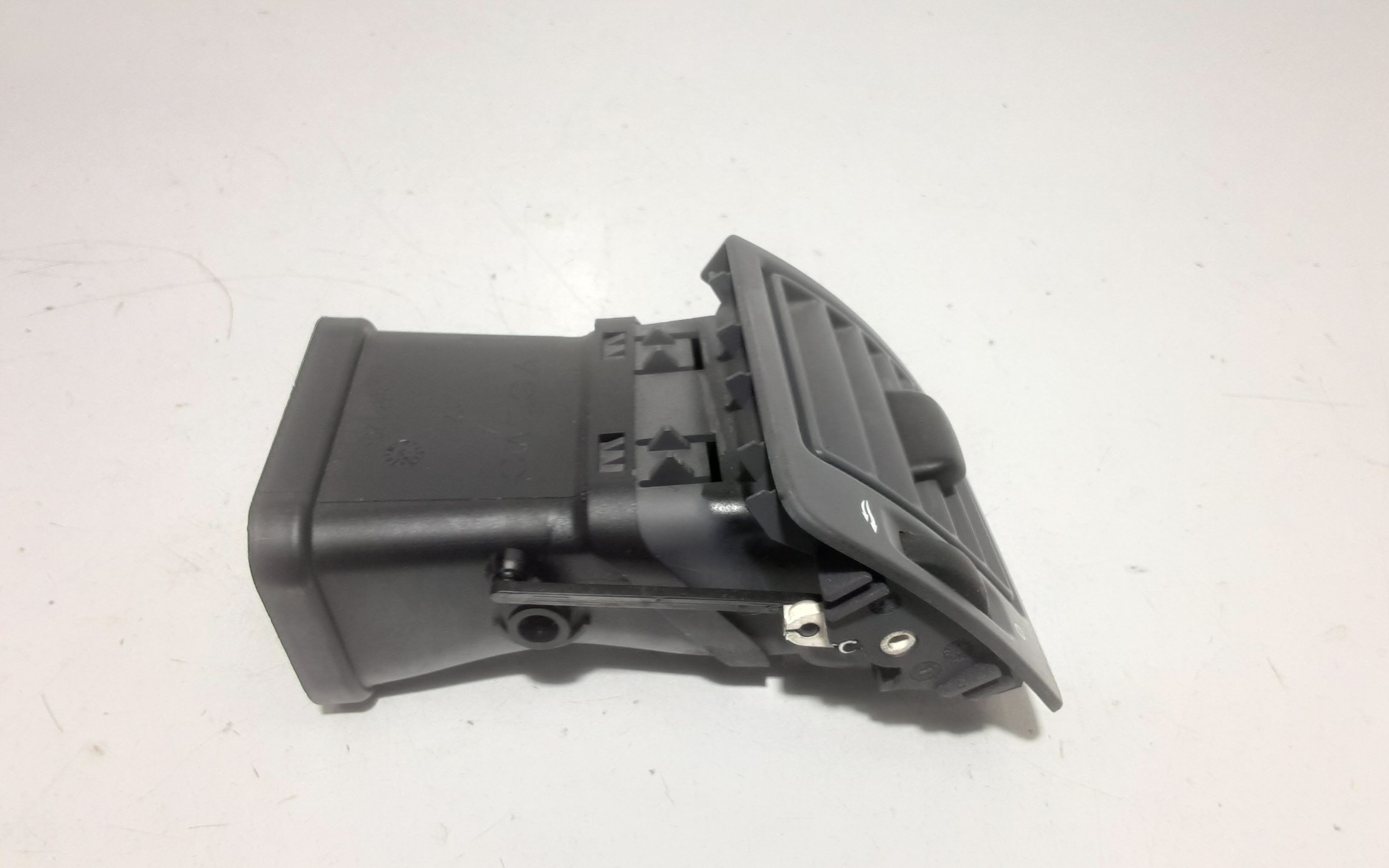 Bocchetta aria cruscotto lato passeggero VOLVO V50 1 Serie