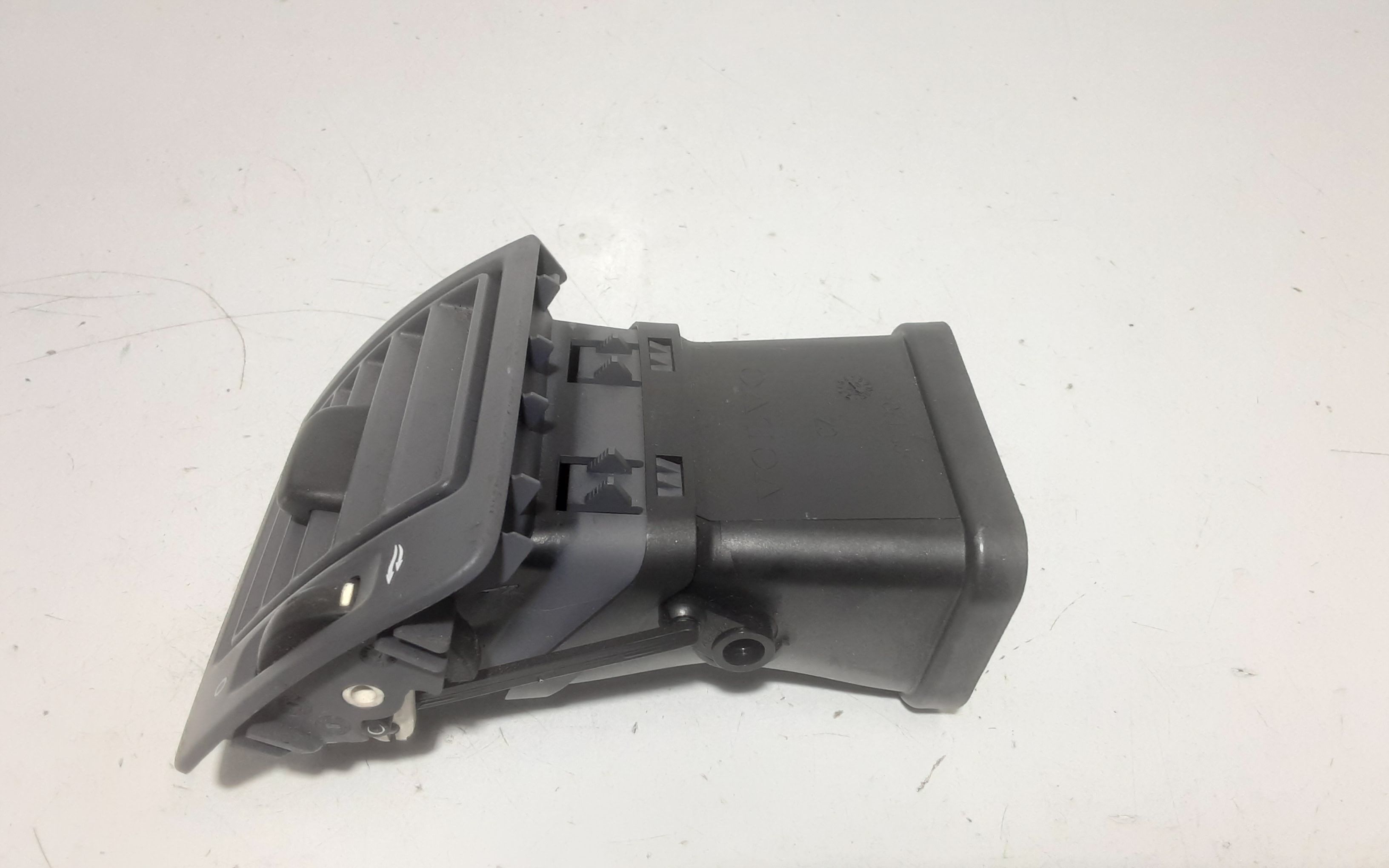 Bocchetta aria cruscotto lato guida VOLVO V50 1 Serie