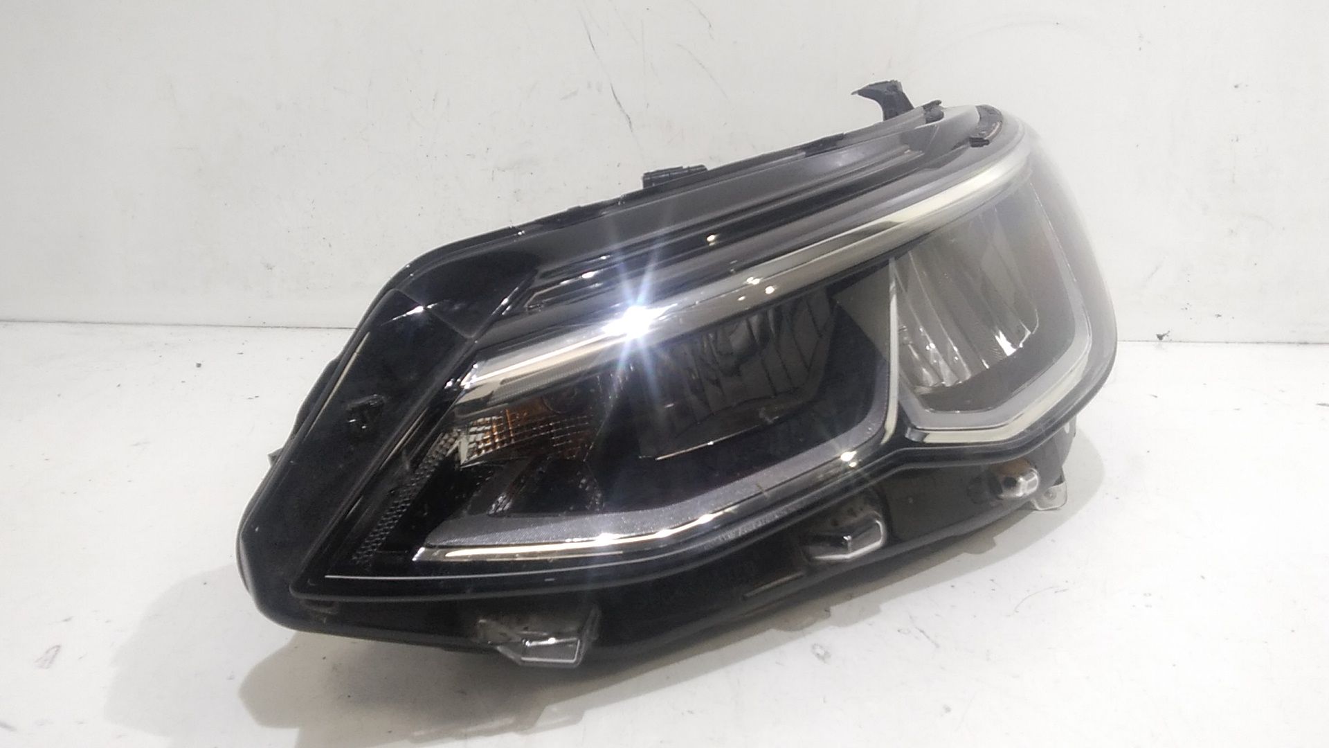 Faro fanale ant. SX a LED VOLKSWAGEN Golf Serie VIII (19>)
