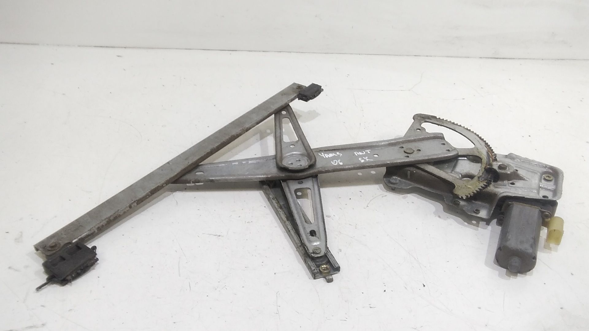 Cremagliera anteriore sinistra Guida TOYOTA Yaris Serie (05>08)