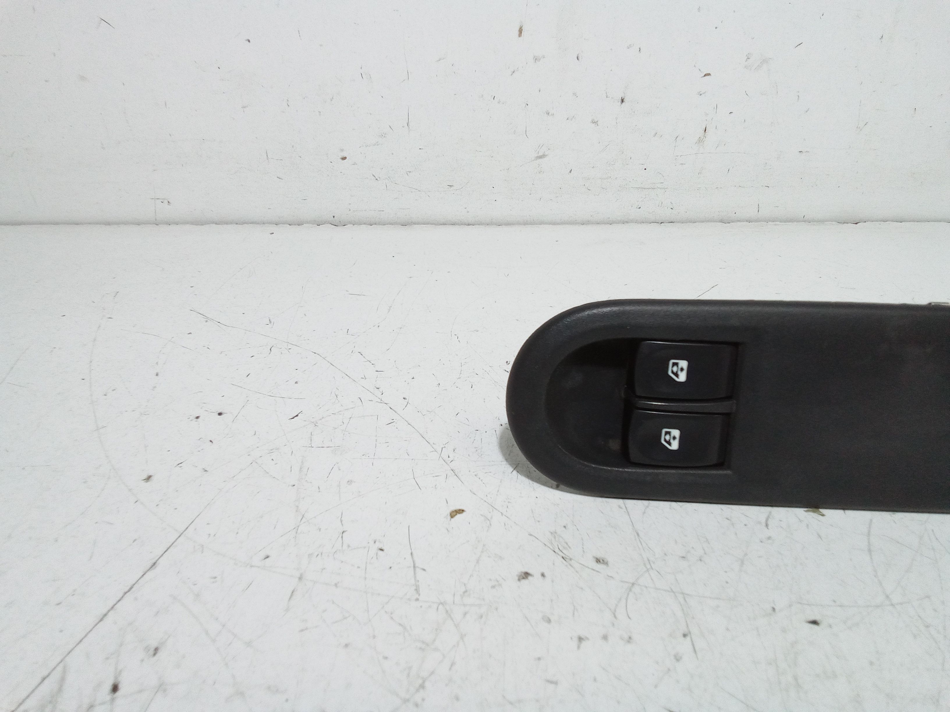 Pulsantiera anteriore sinistra Guida RENAULT Clio Serie (04>08)