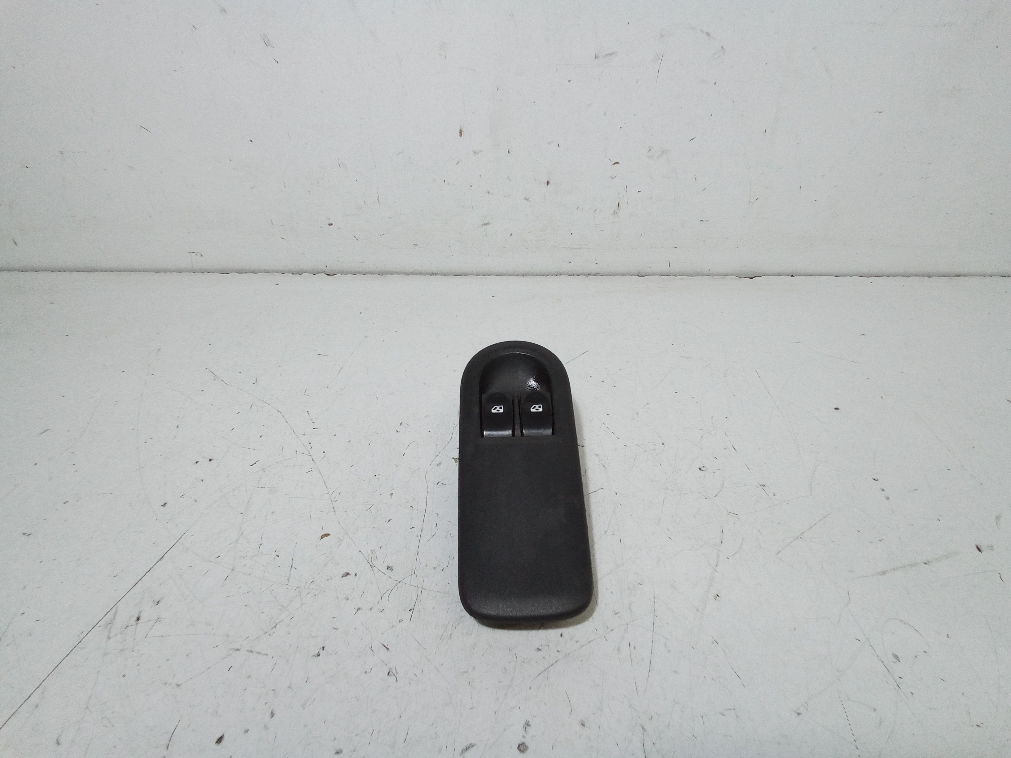 Pulsantiera anteriore sinistra Guida RENAULT Clio Serie (04>08)