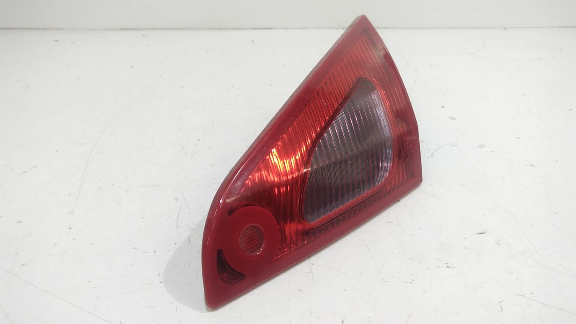 Stop Posteriore Destro Integrato nel Portello MITSUBISHI Colt Serie 3P (Z30)  (04>12)