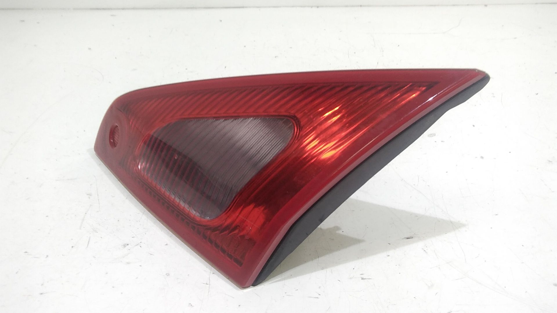 Stop Posteriore Destro Integrato nel Portello MITSUBISHI Colt Serie 3P (Z30)  (04>12)