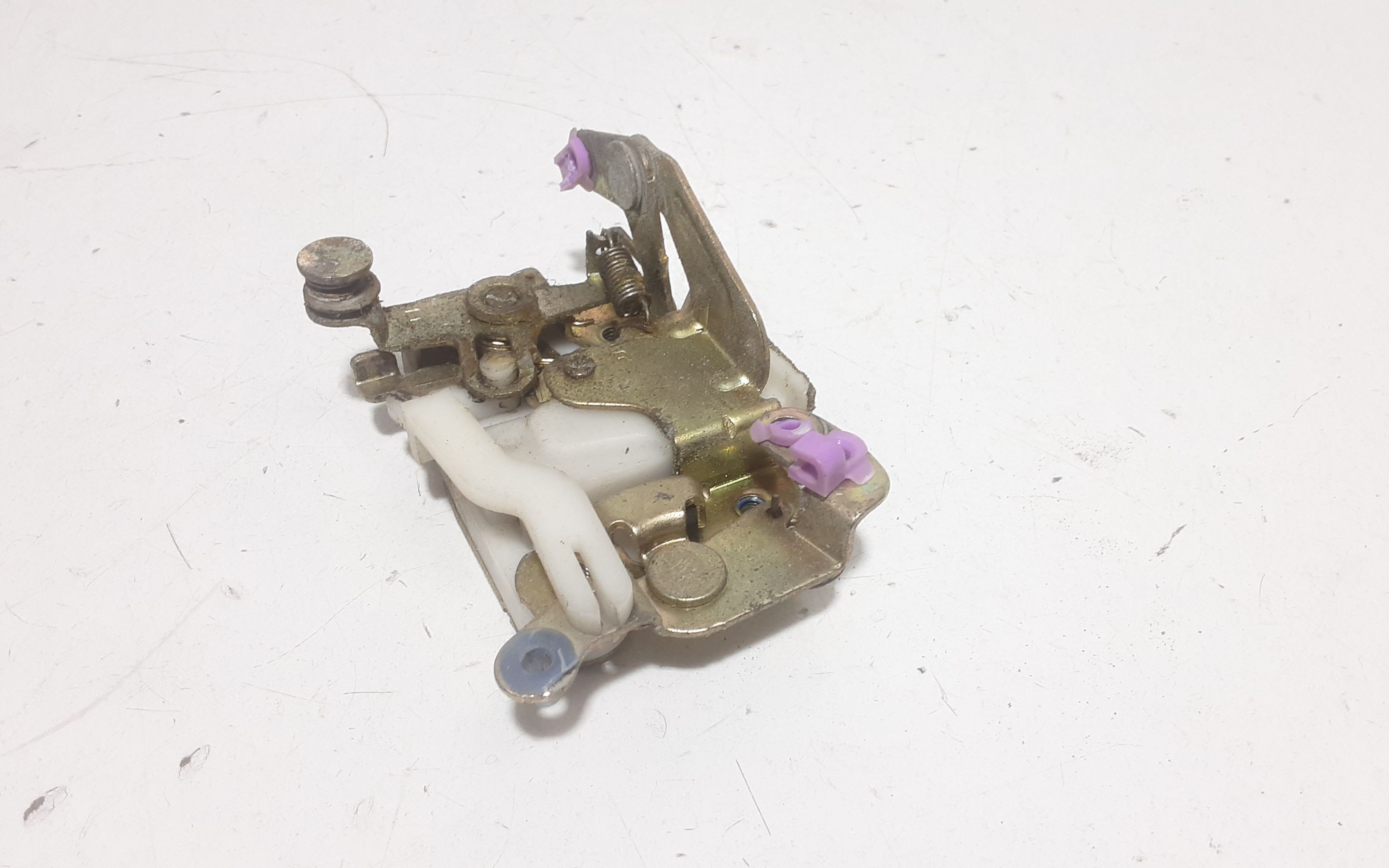 Serratura Anteriore Destra ISUZU D-MAX Serie Pick-Up (TFR, TFS) (02>12)