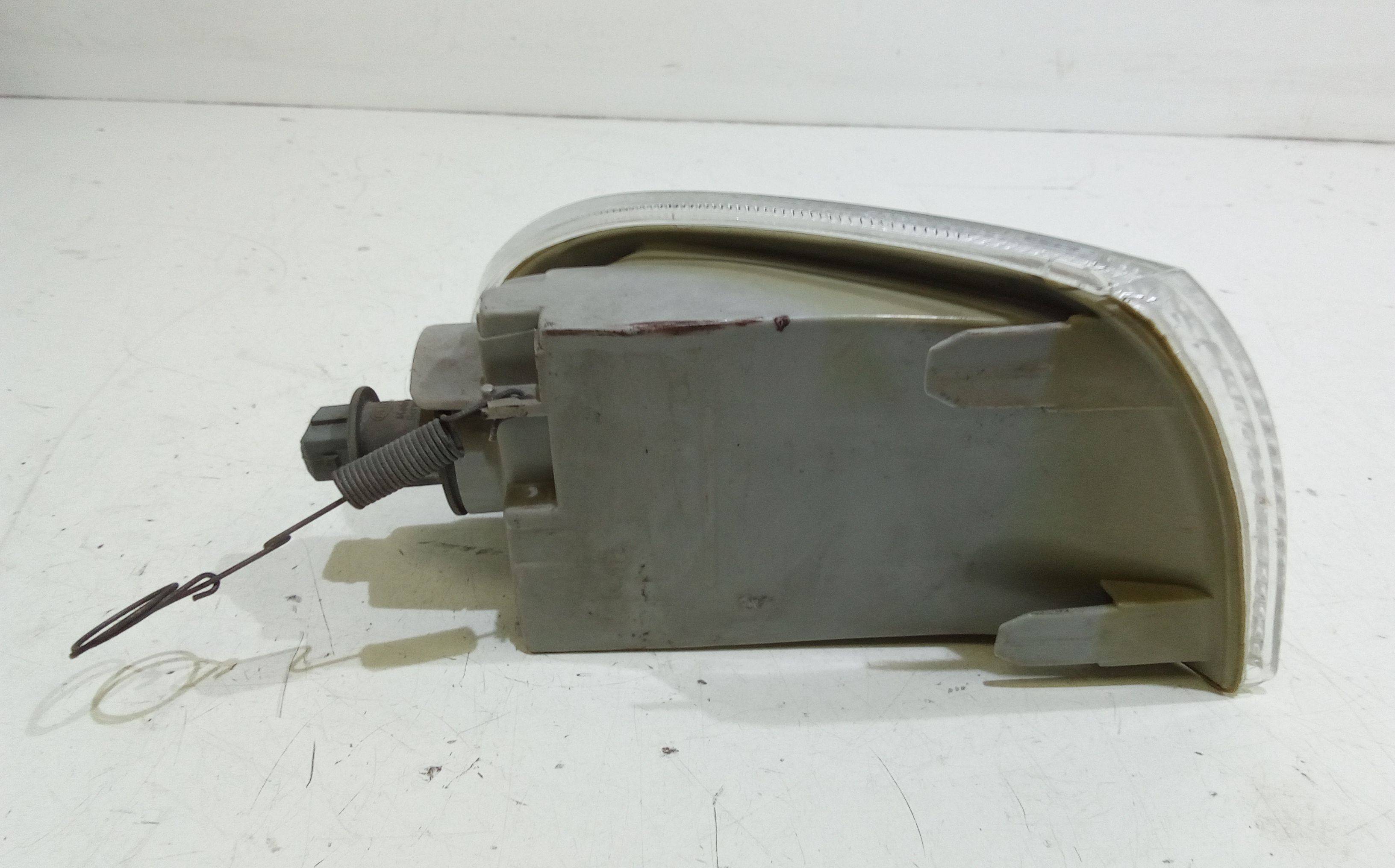 Freccia fanalino ant SX lato guida FIAT Punto Berlina 3P