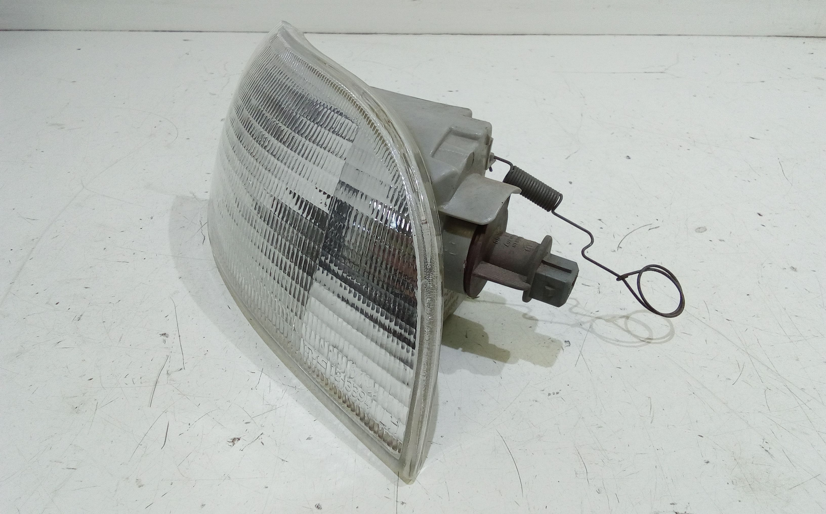 Freccia fanalino ant SX lato guida FIAT Punto Berlina 3P