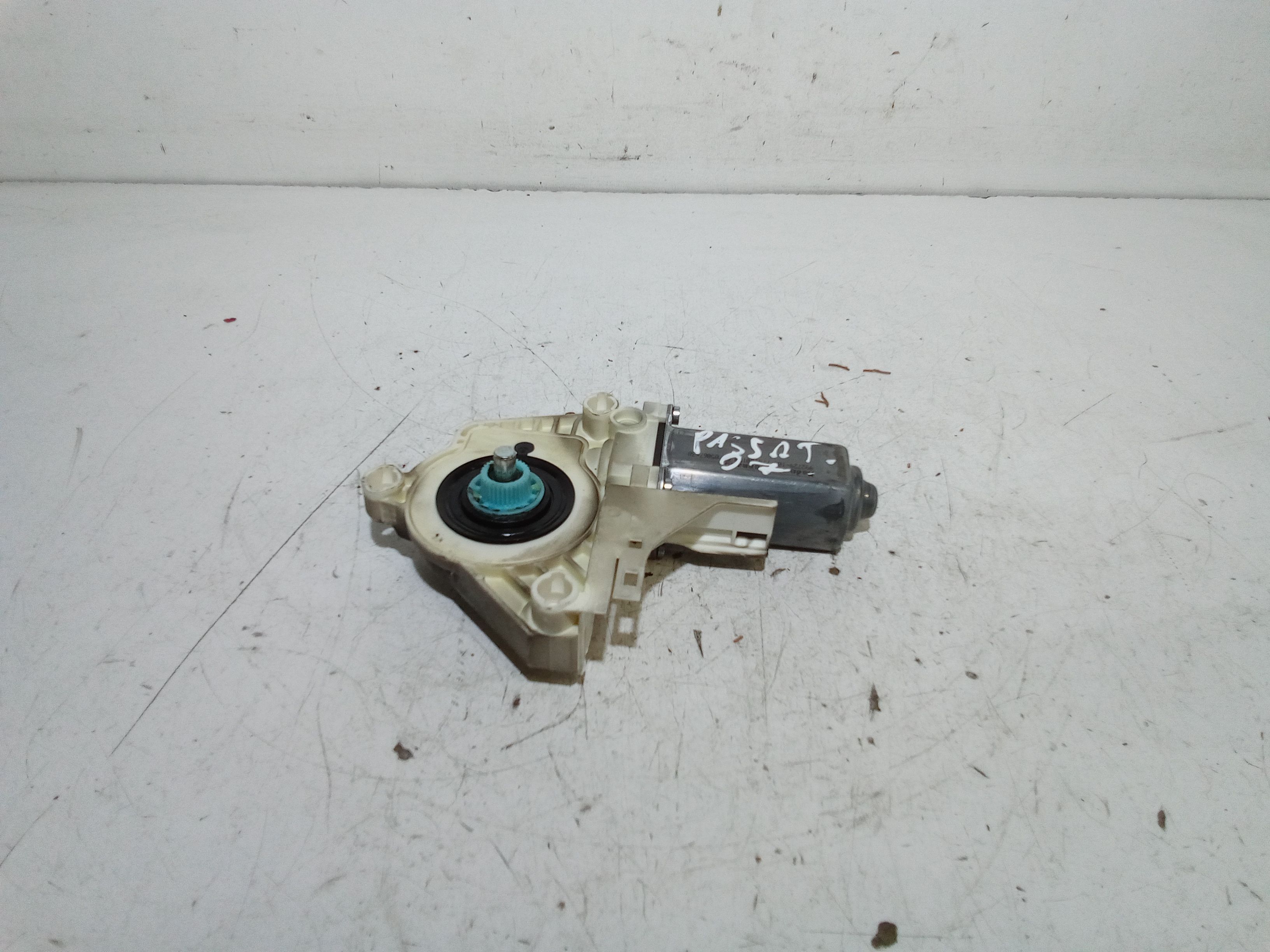 Motorino Alzavetro anteriore Sinistro VOLKSWAGEN Passat Berlina 4 Serie