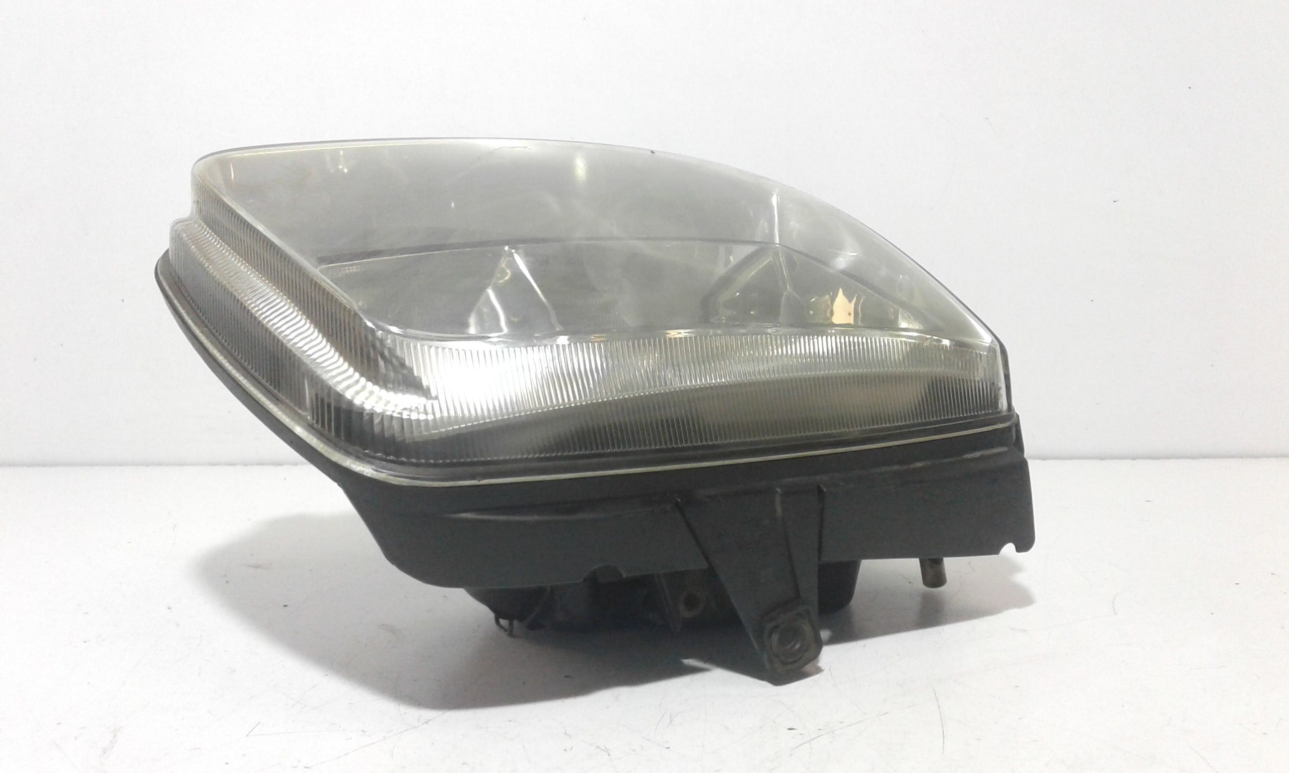 Faro anteriore Destro Passeggero VOLKSWAGEN Polo 3 Serie