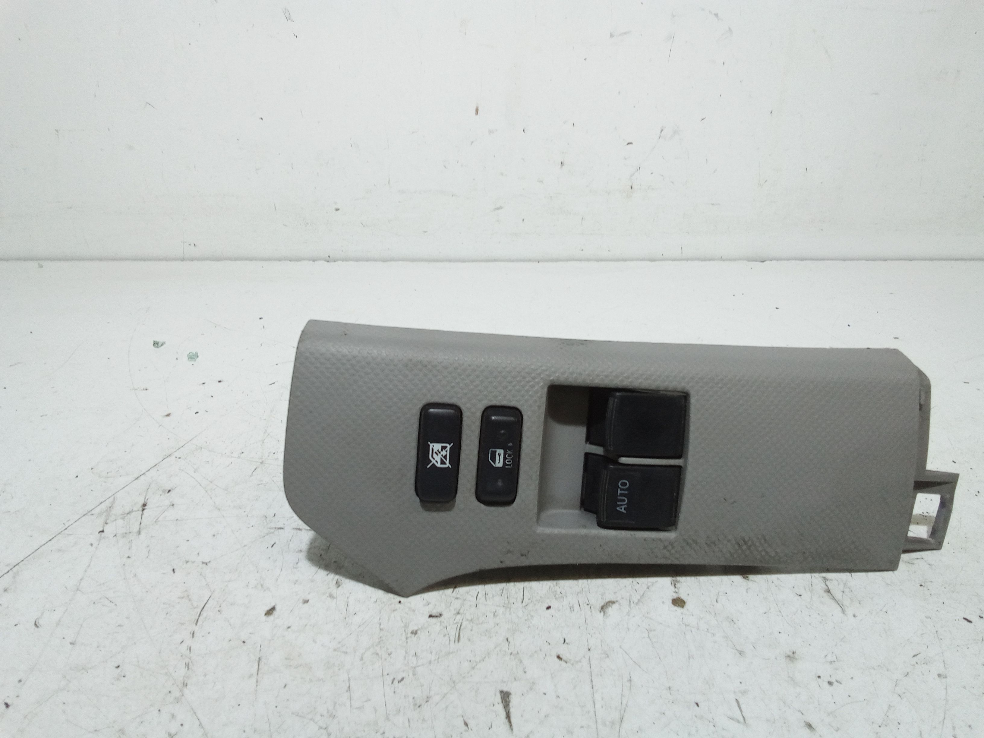 Pulsantiera anteriore sinistra Guida TOYOTA Yaris Serie (05>08)