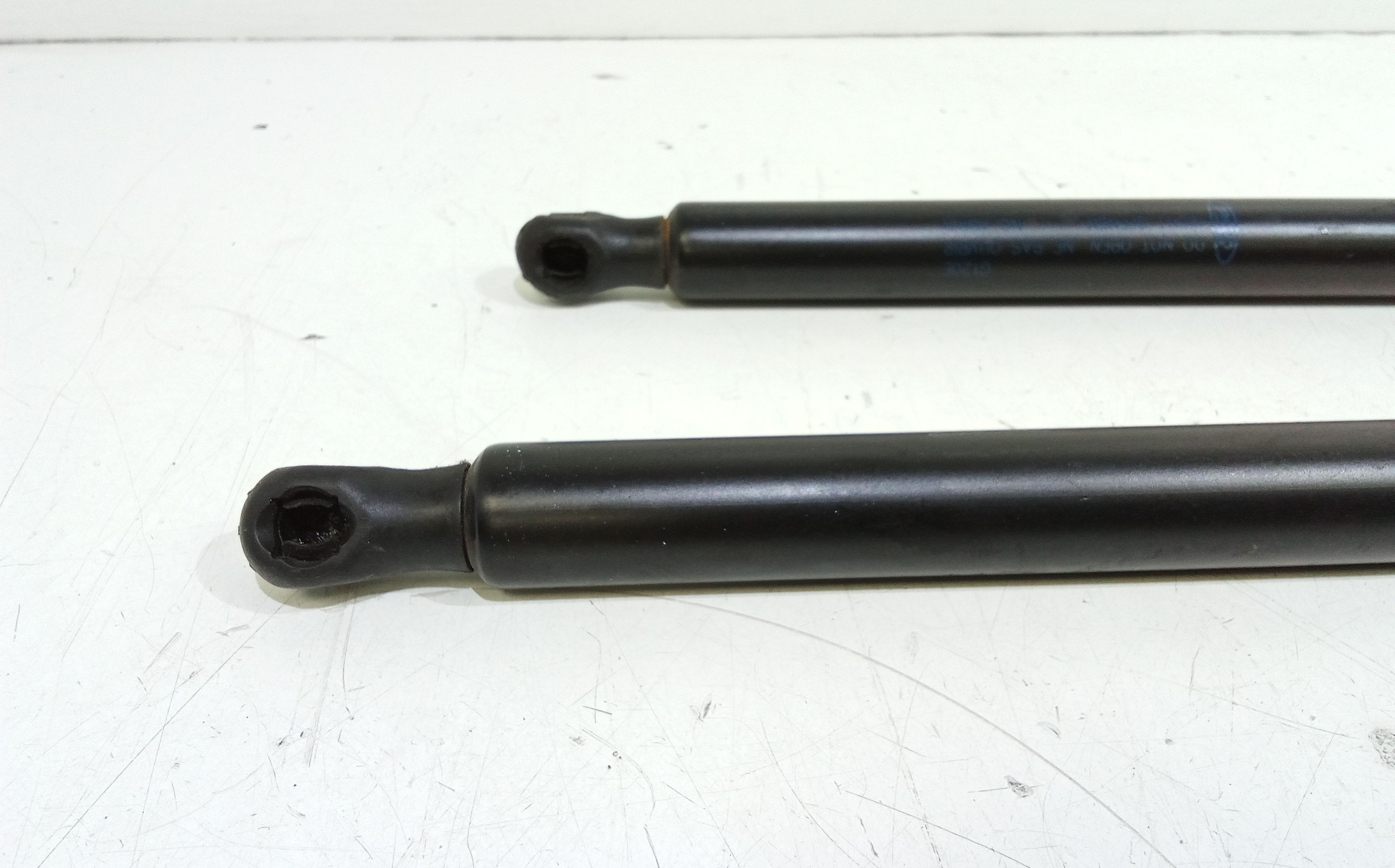 Pistoncini cofano Post. FORD Kuga Serie (16>)