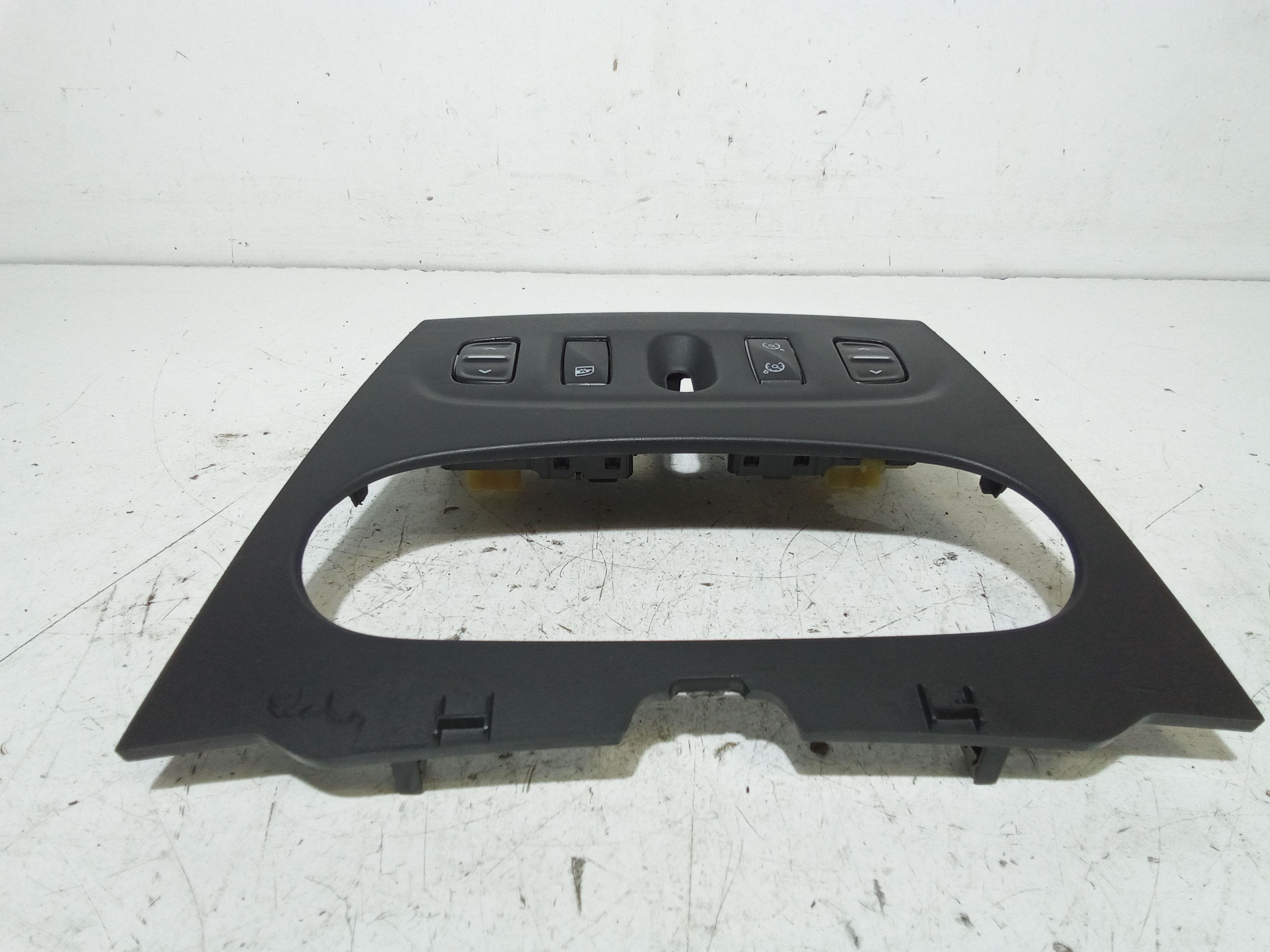 Pulsantiera Centrale DACIA Logan Serie MCV (13>)