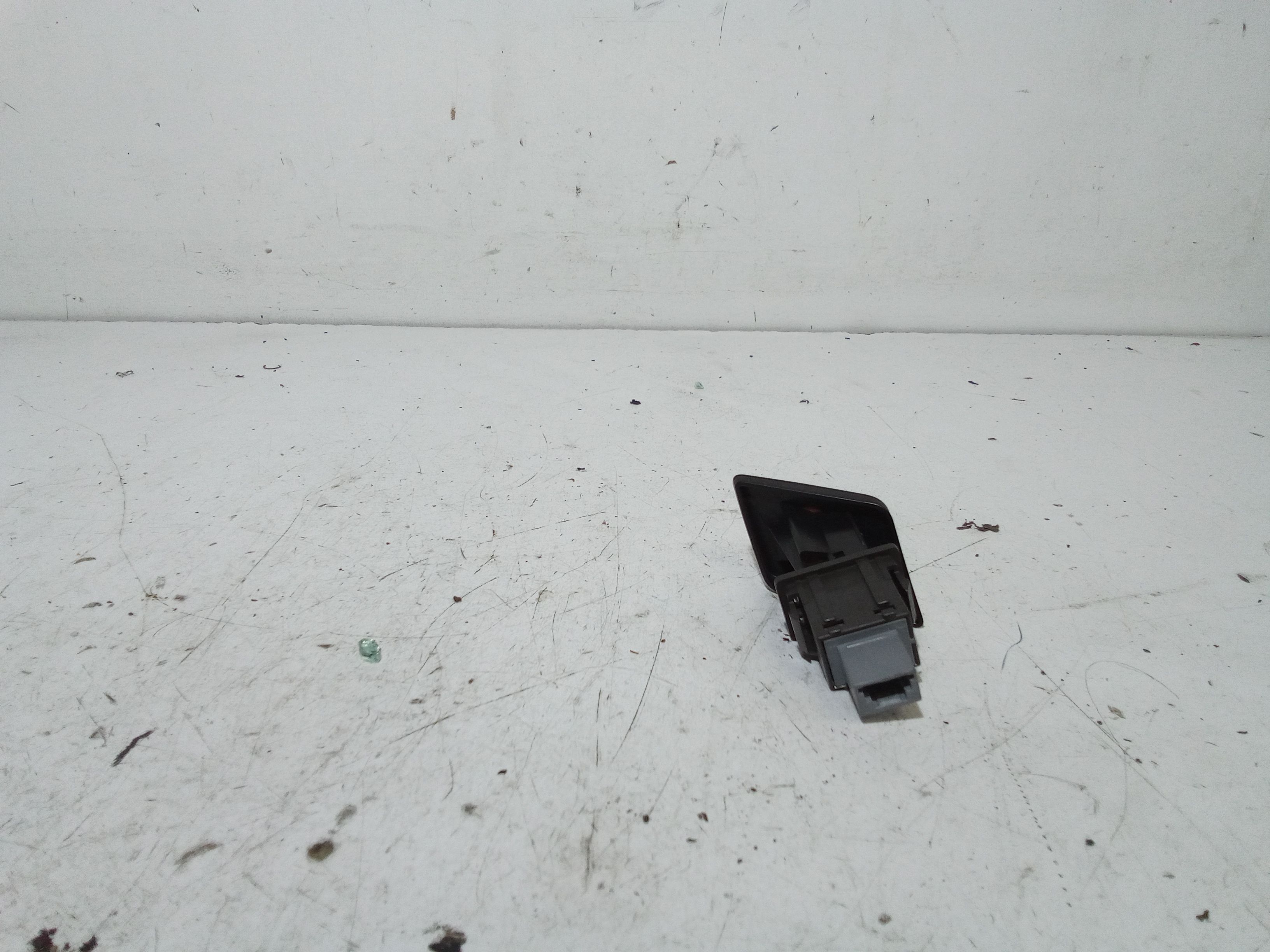 Pulsante luci di emergenza TOYOTA Yaris Serie (05>08)