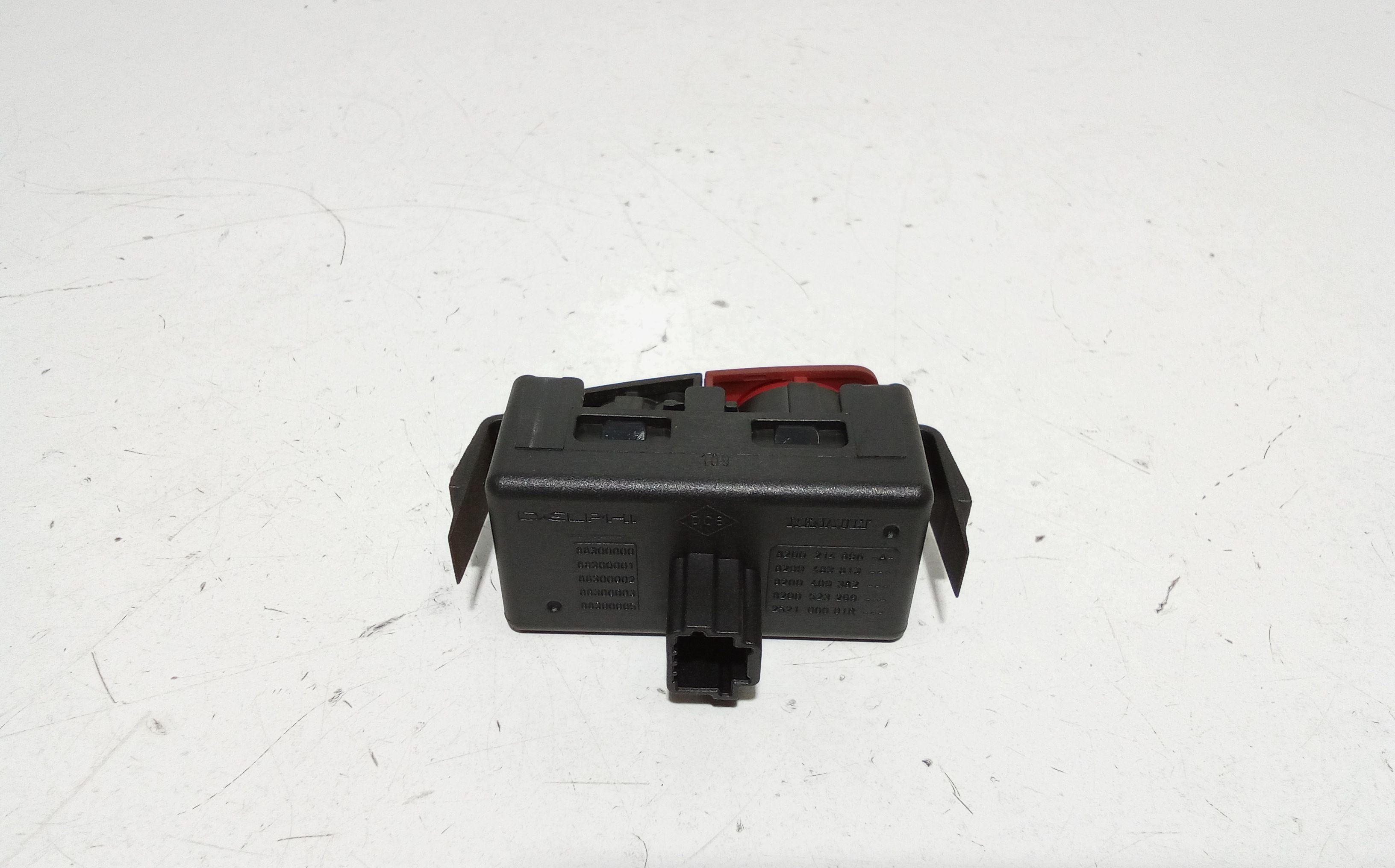 Pulsante luci di emergenza RENAULT Megane III (08>16)