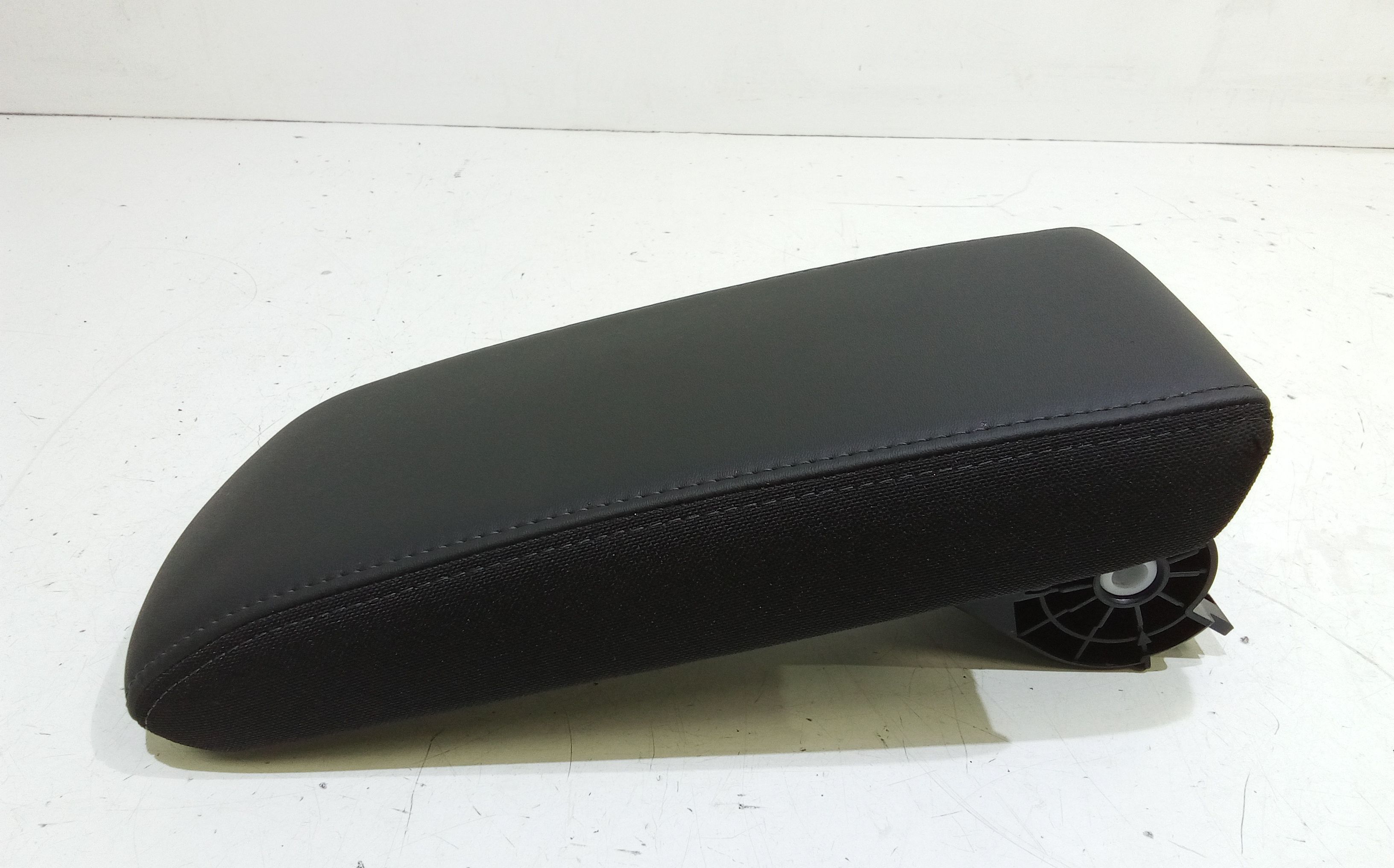 Bracciolo centrale PEUGEOT 208 Serie (19>)