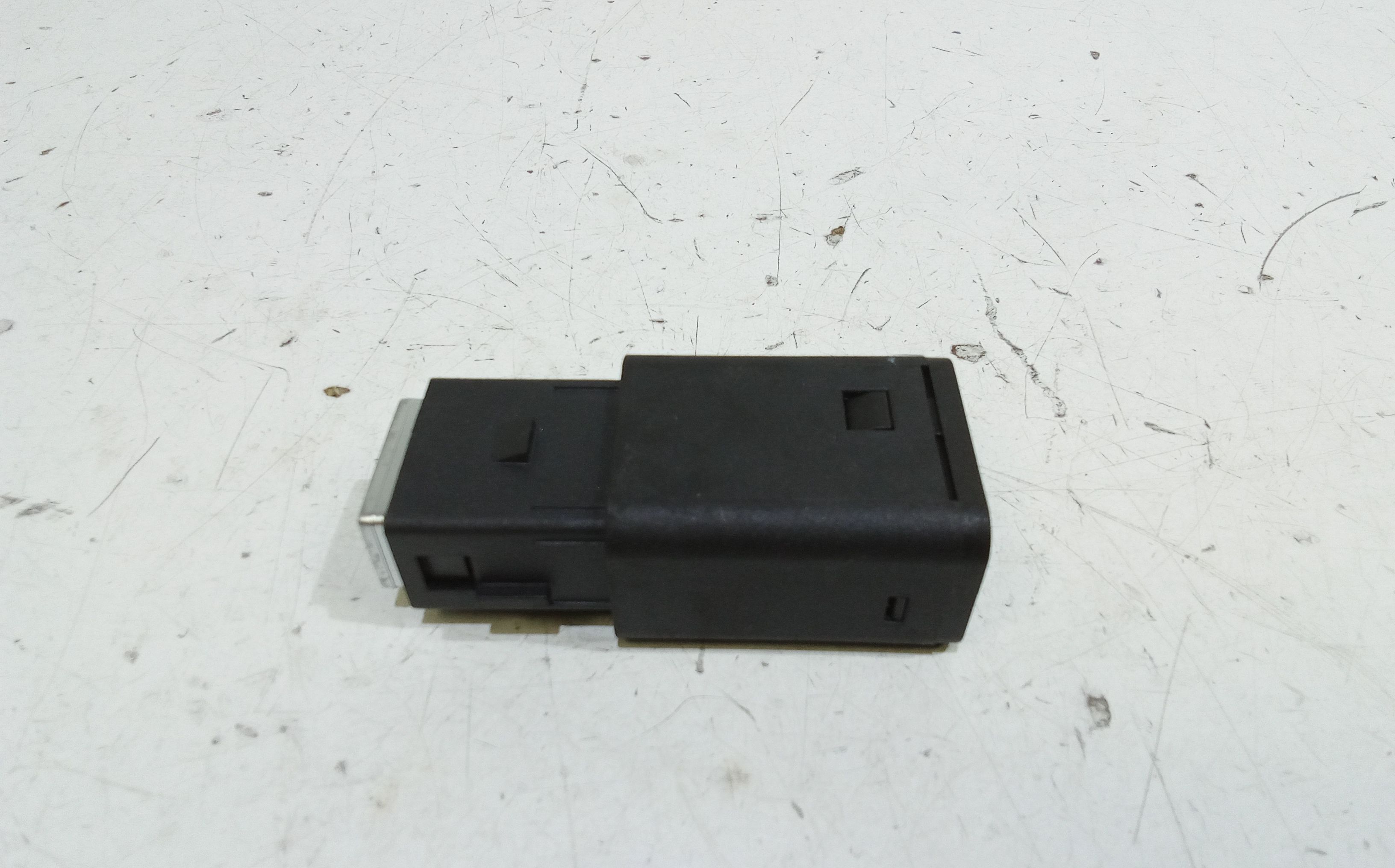 Porta USB PEUGEOT 208 Serie (19>)